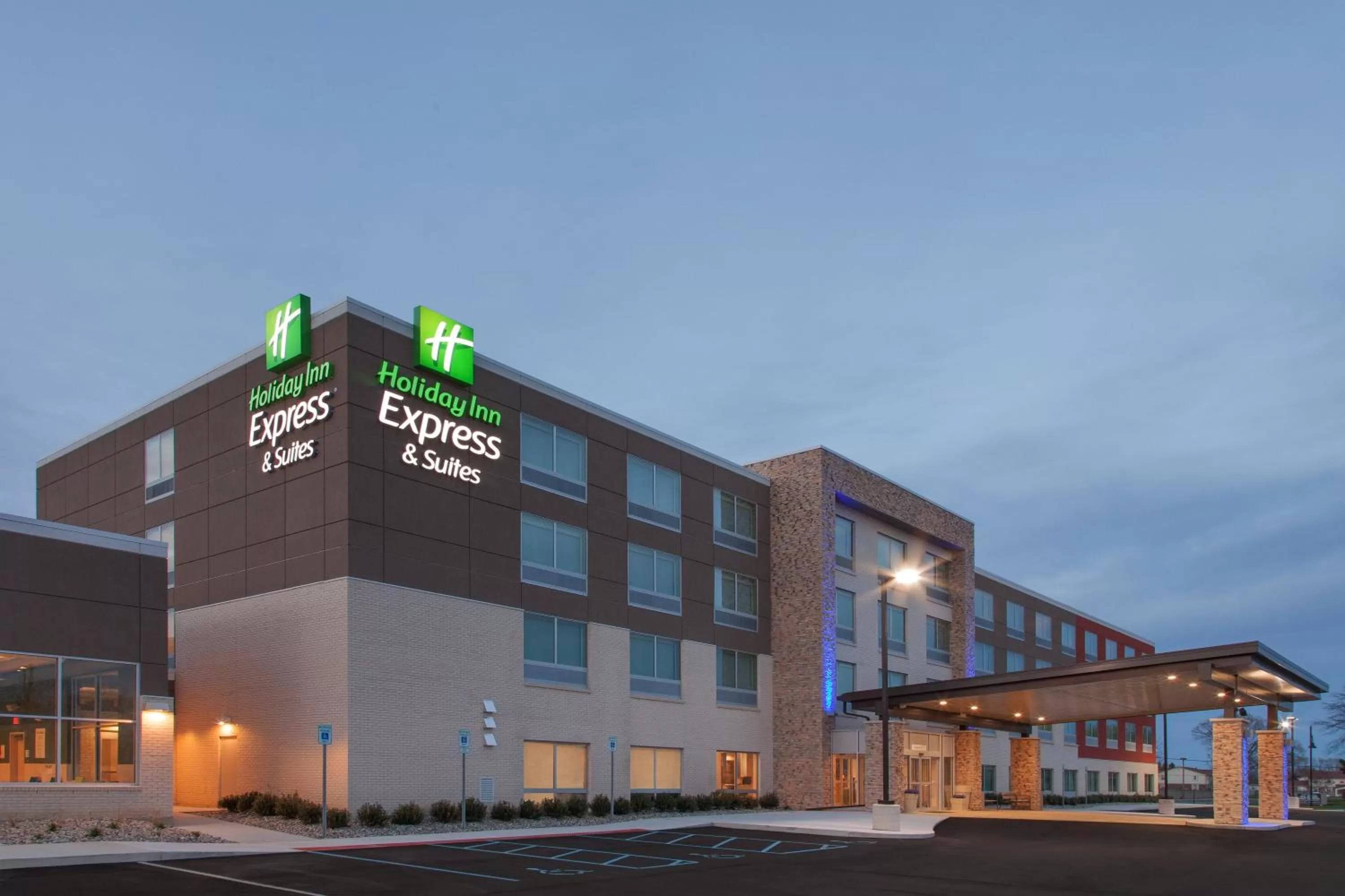 Property building in Holiday Inn Express & Suites - Sterling Heights-Detroit Area by IHG