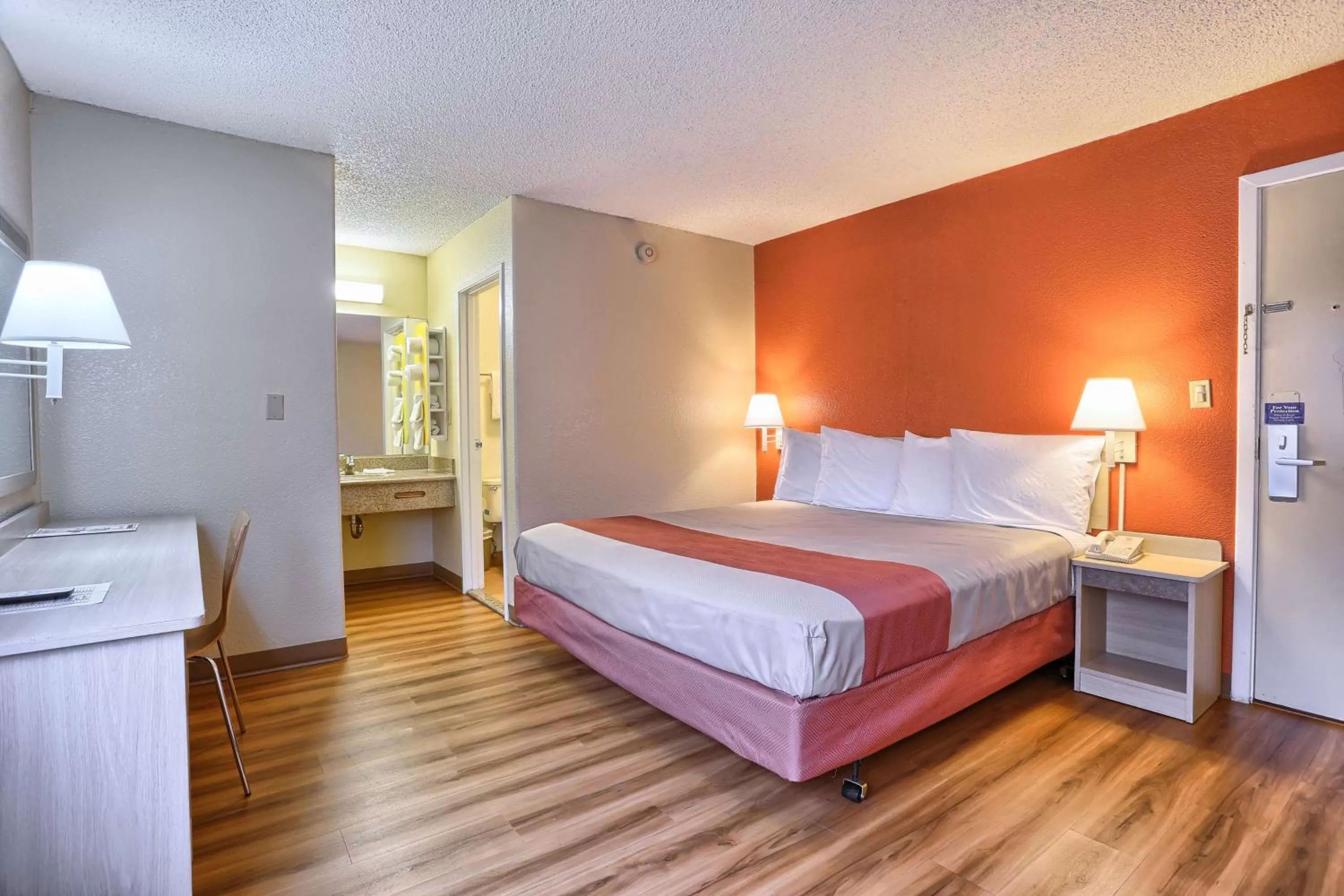 Bedroom, Bed in Motel 6 San Francisco Downtown