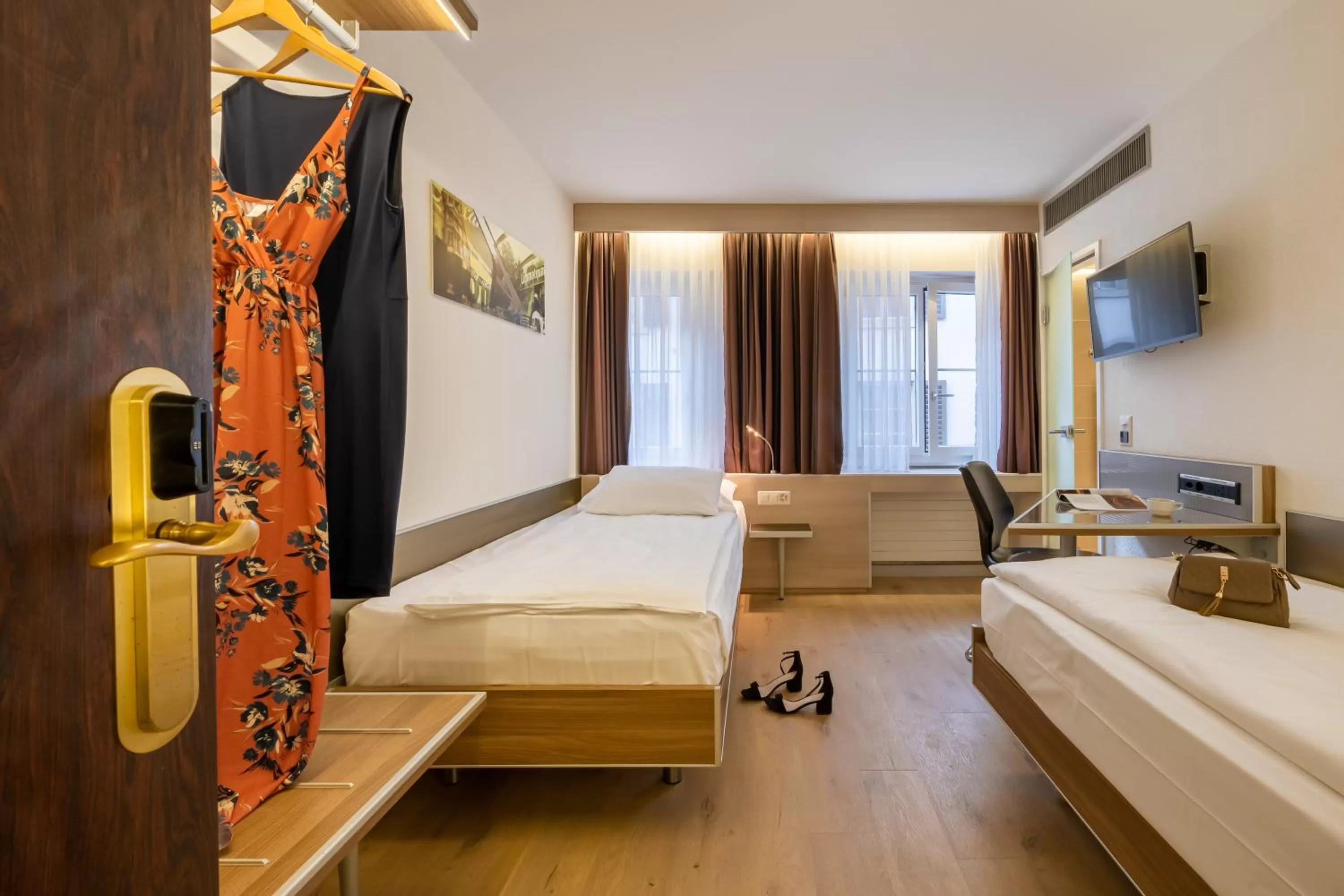 Staff, Bed in Hotel Alexander Zurich Old Town