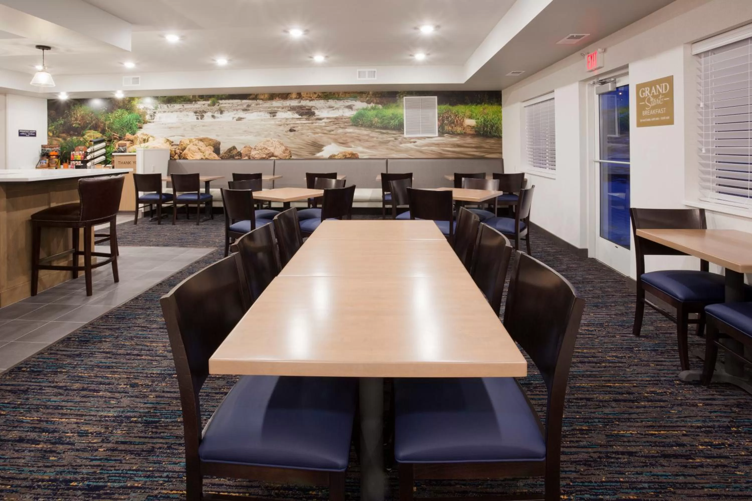 Breakfast in GrandStay Hotel & Suites