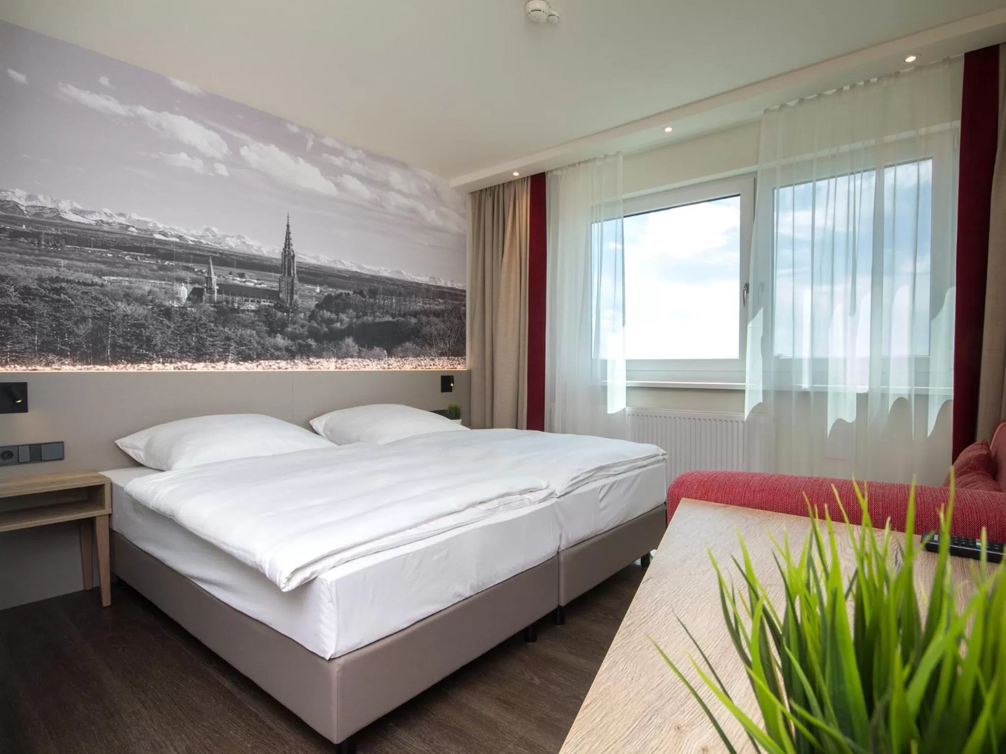 Photo of the whole room, Bed in Seligweiler Hotel & Restaurant