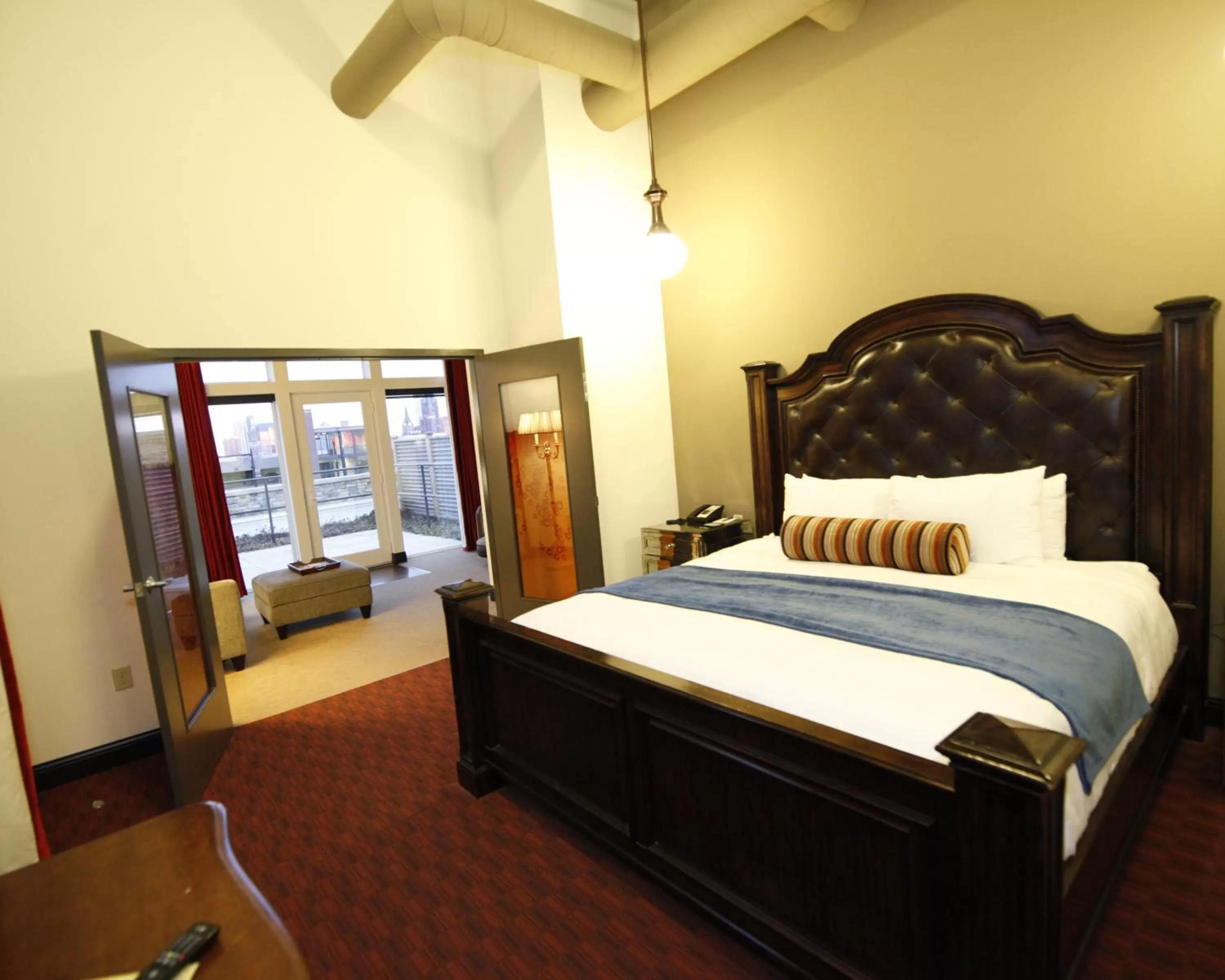 Guests, Bed in Brewhouse Inn and Suites