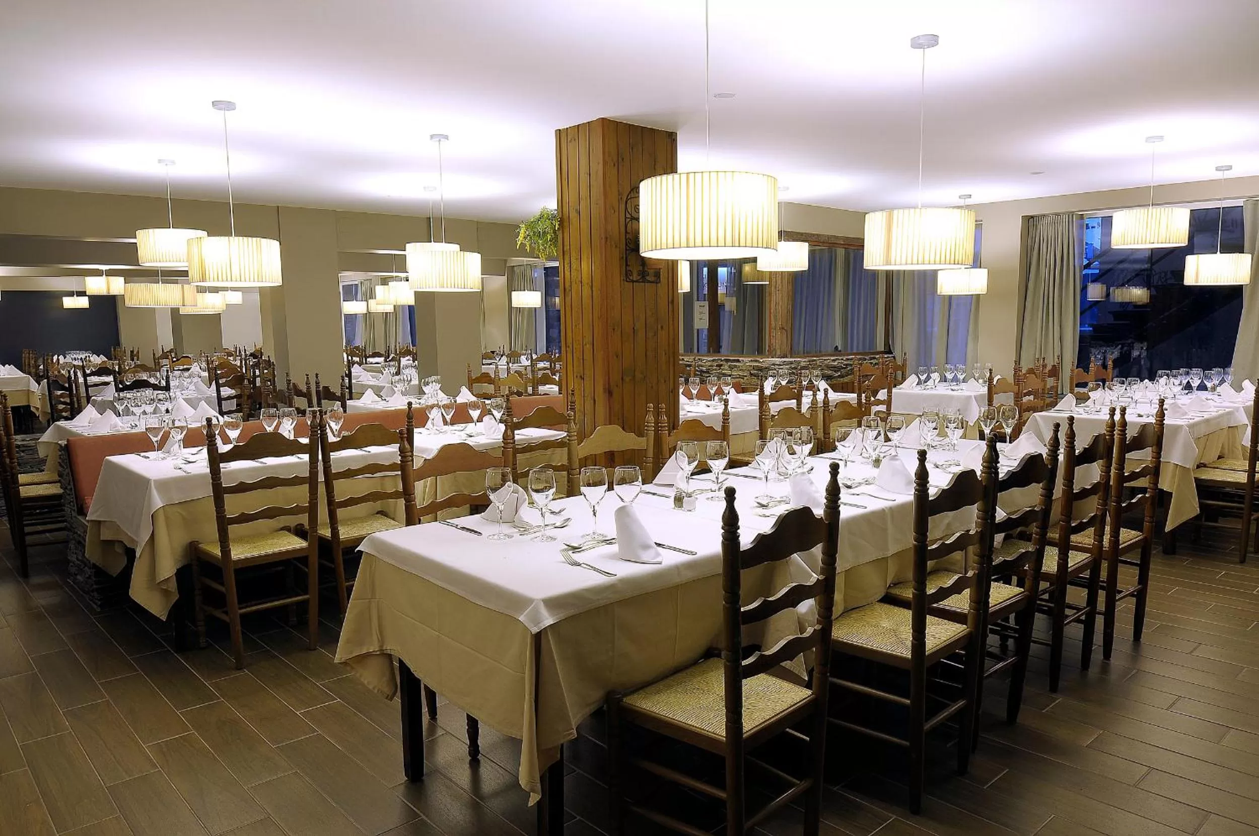 Restaurant/places to eat in Hotel Kandahar