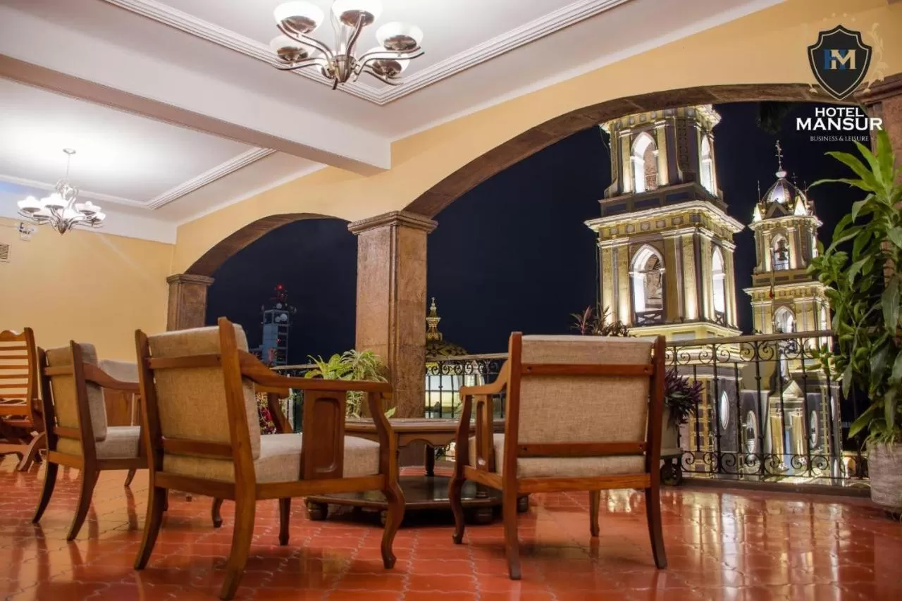 Living room in Hotel Mansur Business & Leisure