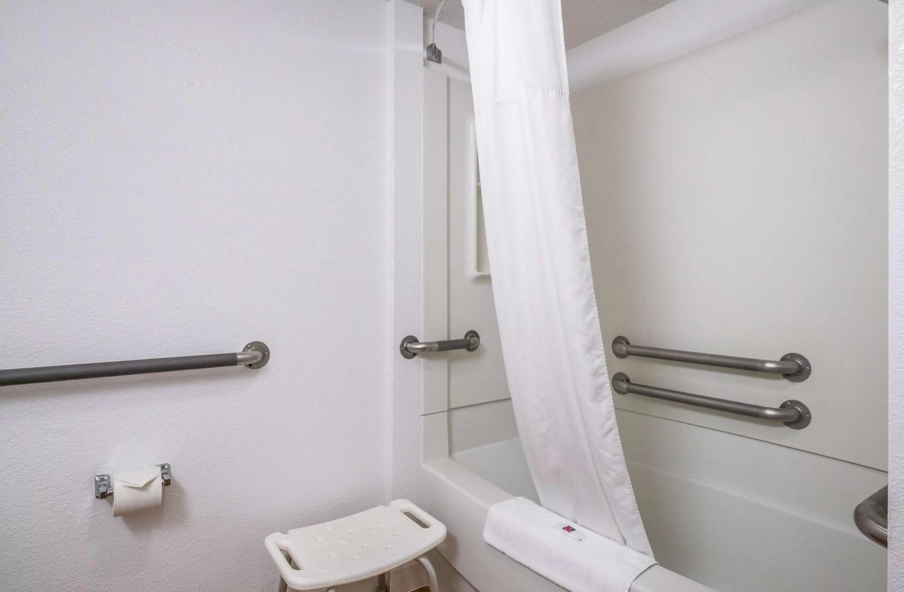 Bathroom in Motel 6-Prospect Heights, IL