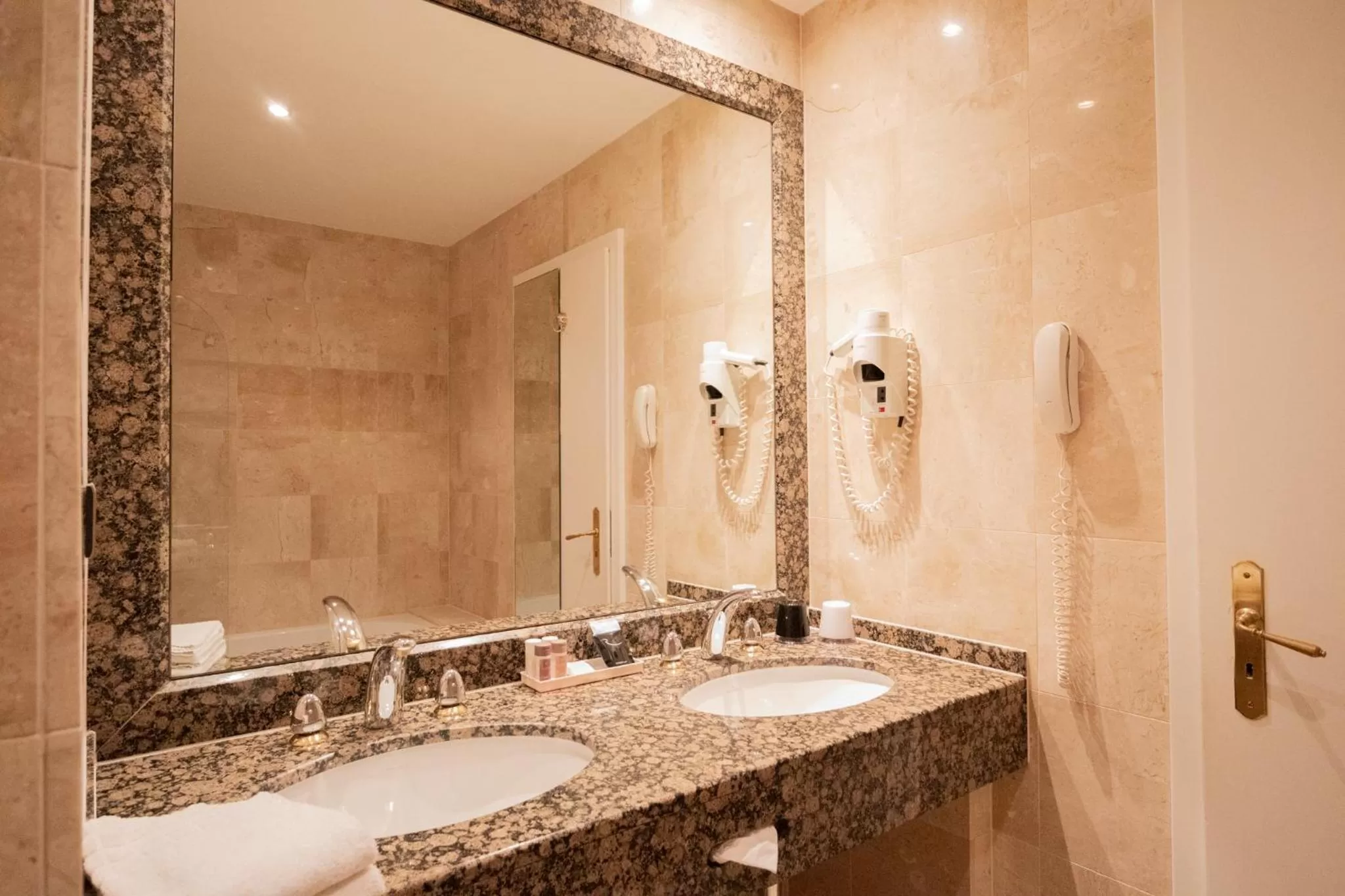 Bathroom in Hôtel Régent Contades