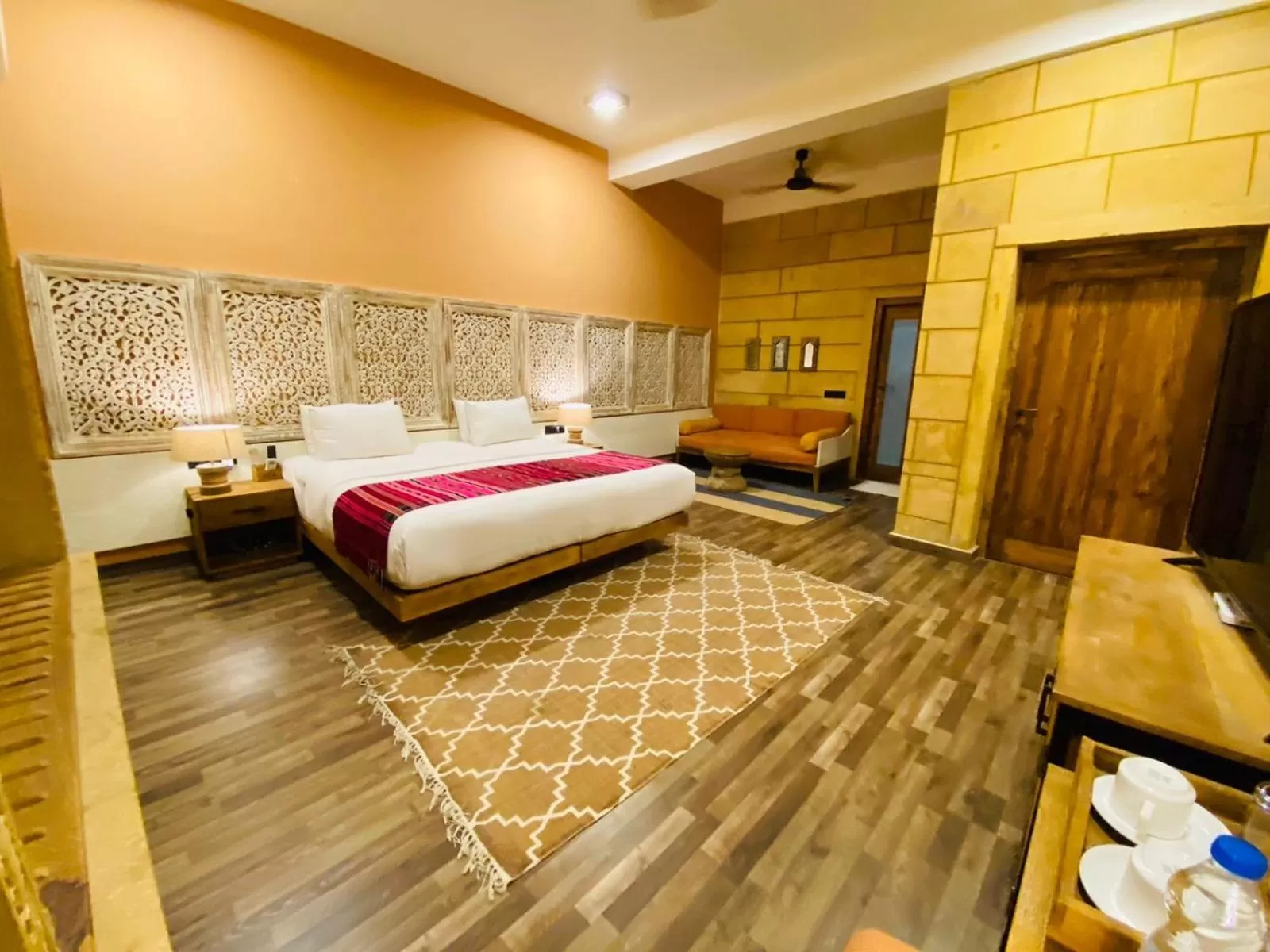 Bathroom, Bed in Hotel Grand Khalifa