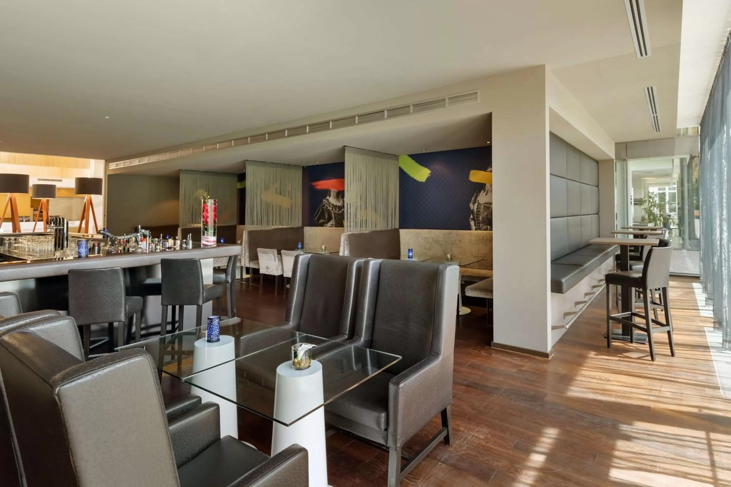 Lounge or bar in Doubletree by Hilton Vienna Schonbrunn