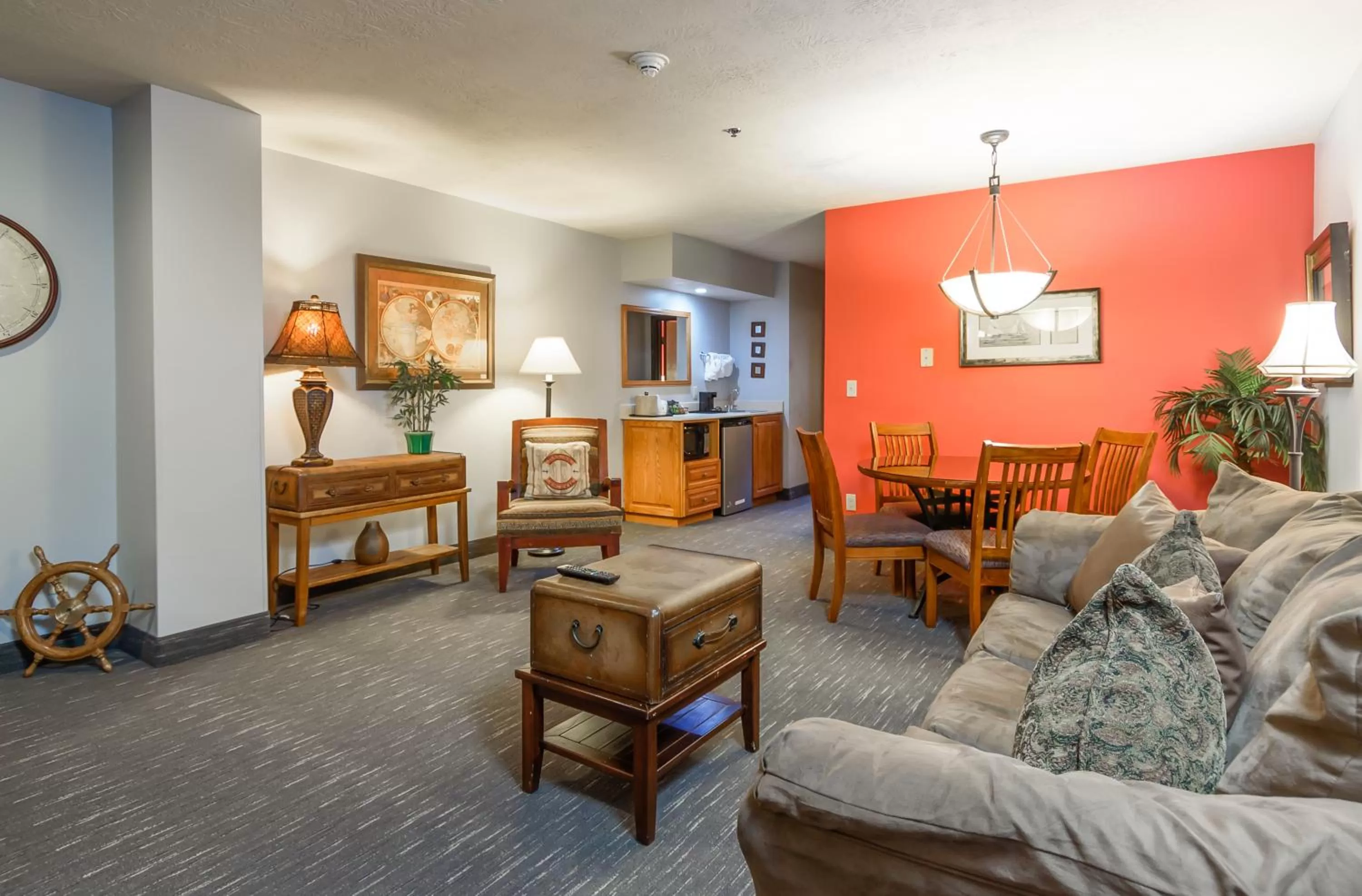 Living room in Ramada by Wyndham Sioux Falls Airport - Waterpark Resort & Event Center