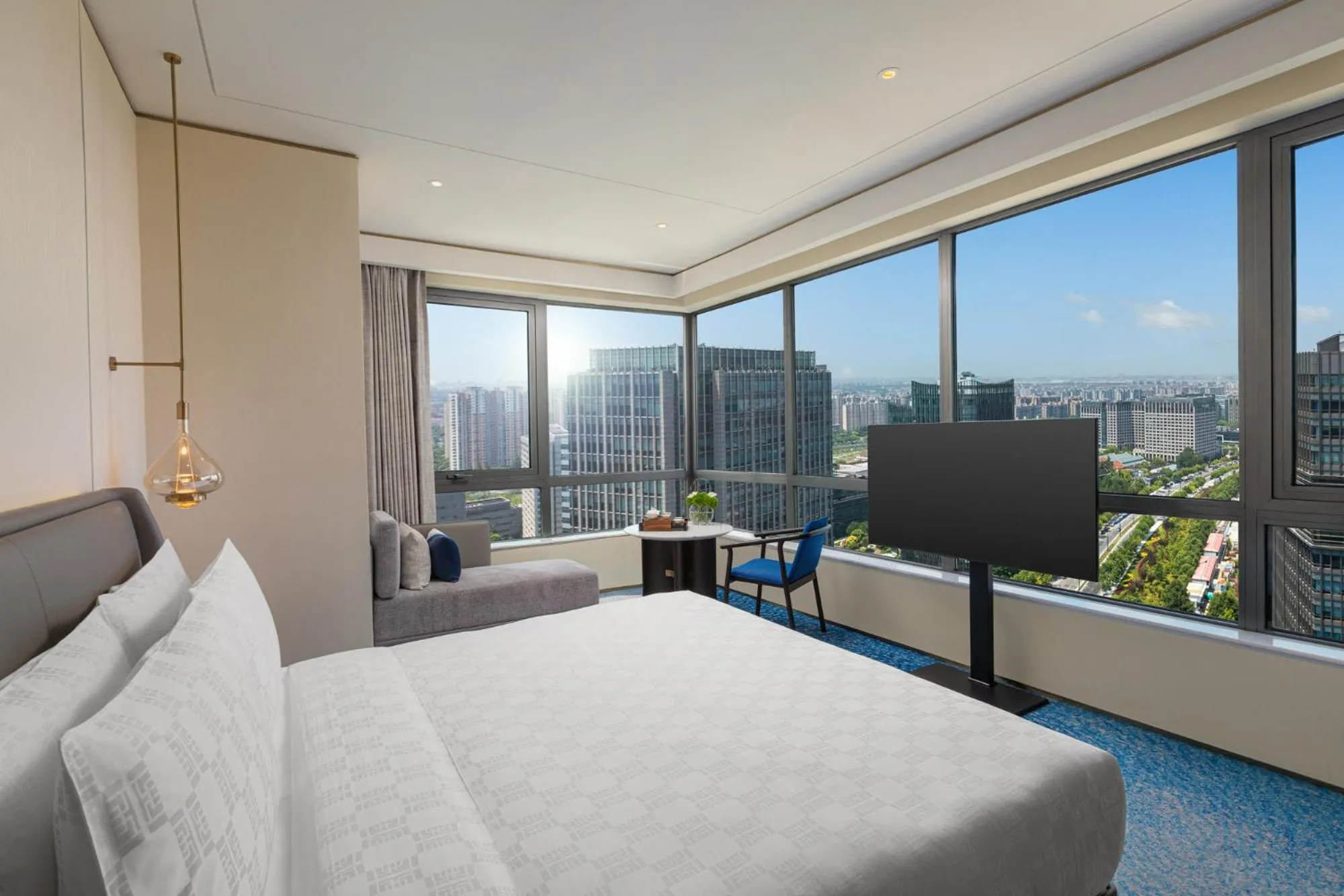 Bed in HUALUXE Shanghai Changfeng Park by IHG