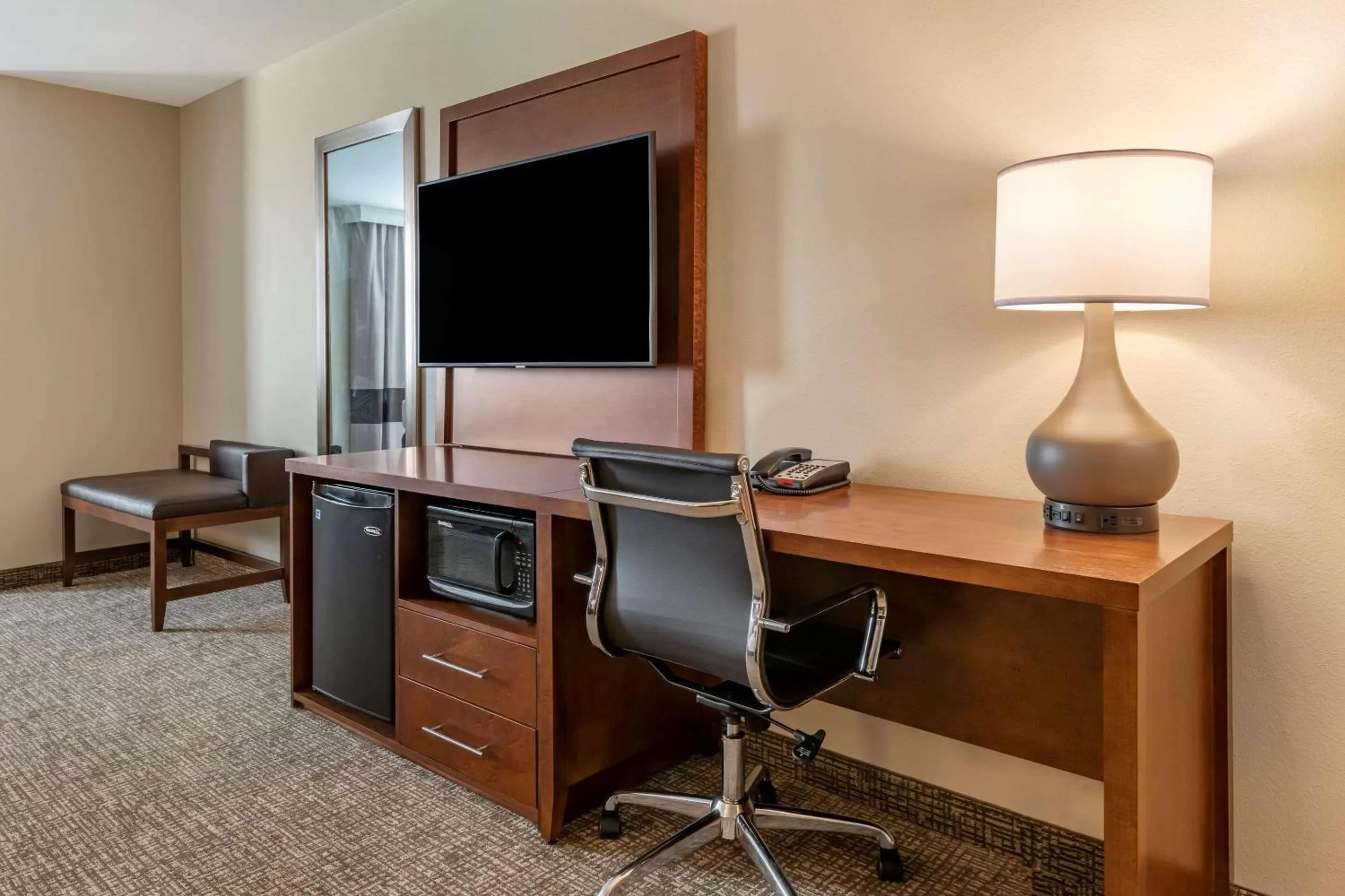 Bedroom in Comfort Suites Daytona Beach-Speedway