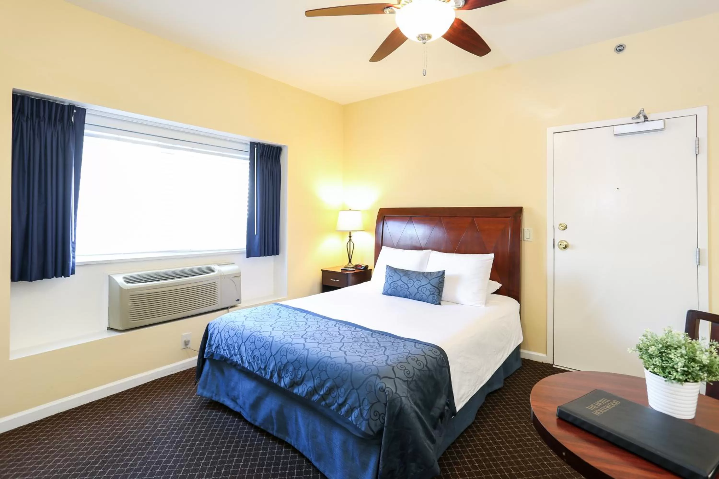 Queen Room in The Hotel Hollywood