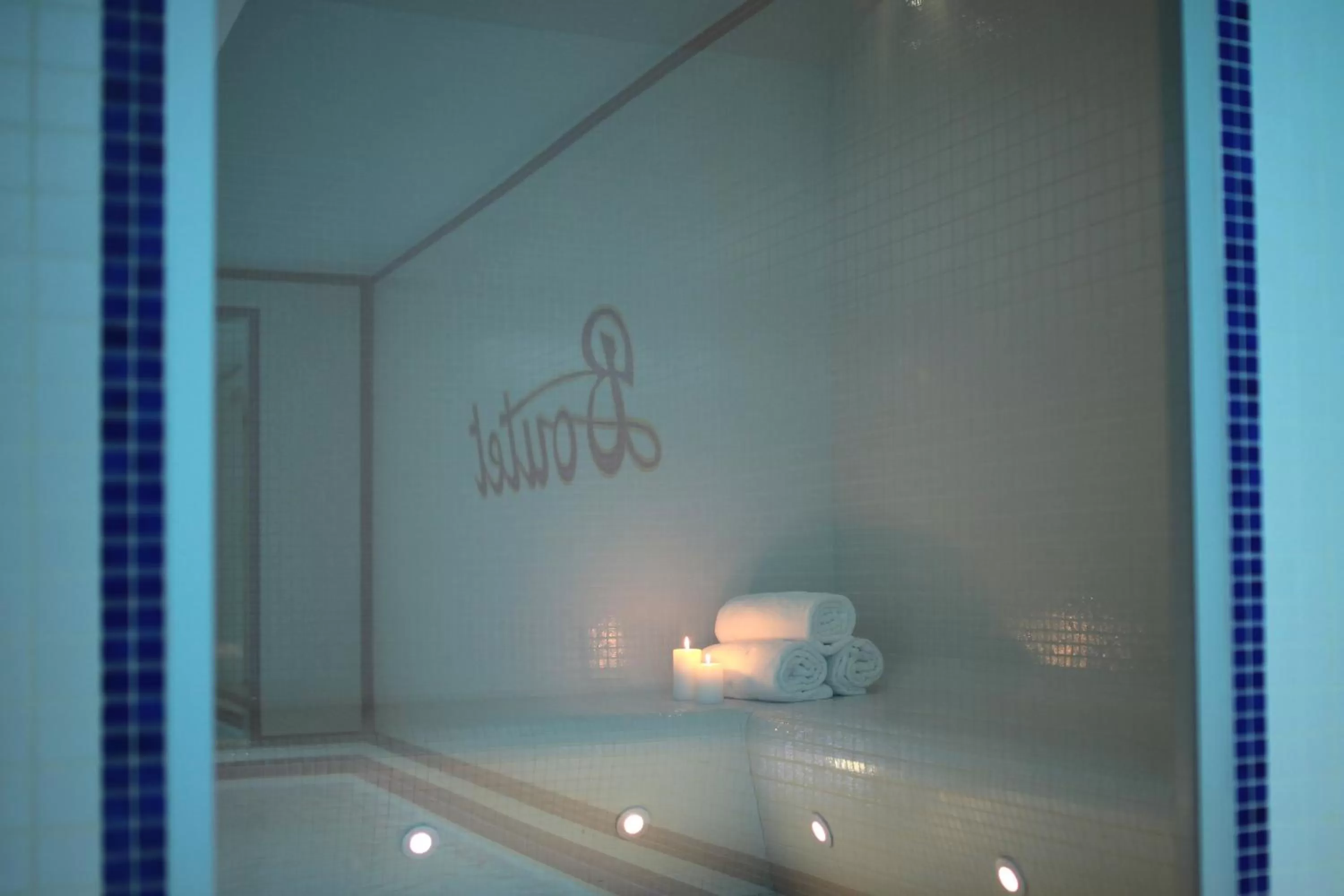 Steam room in Boutet Bastille Hotel Paris - MGallery Collection