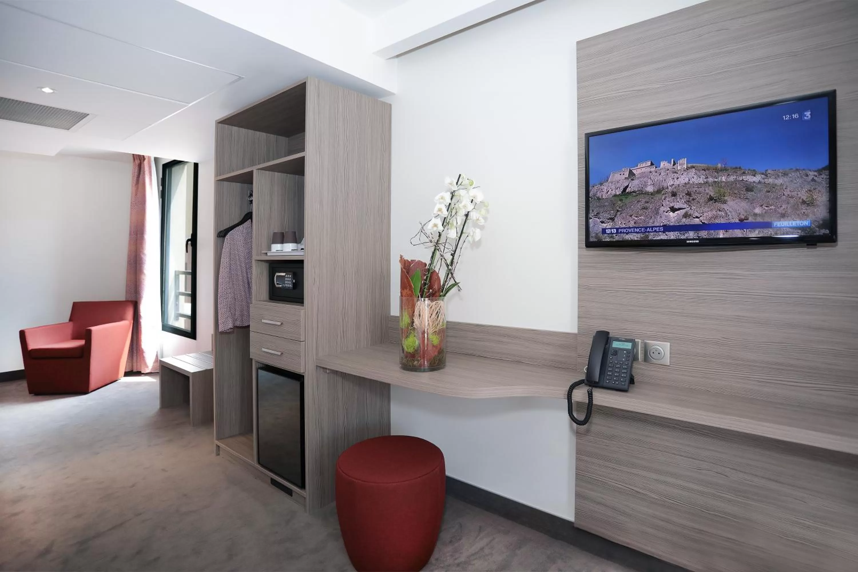 Seating area in Best Western Linko Aubagne