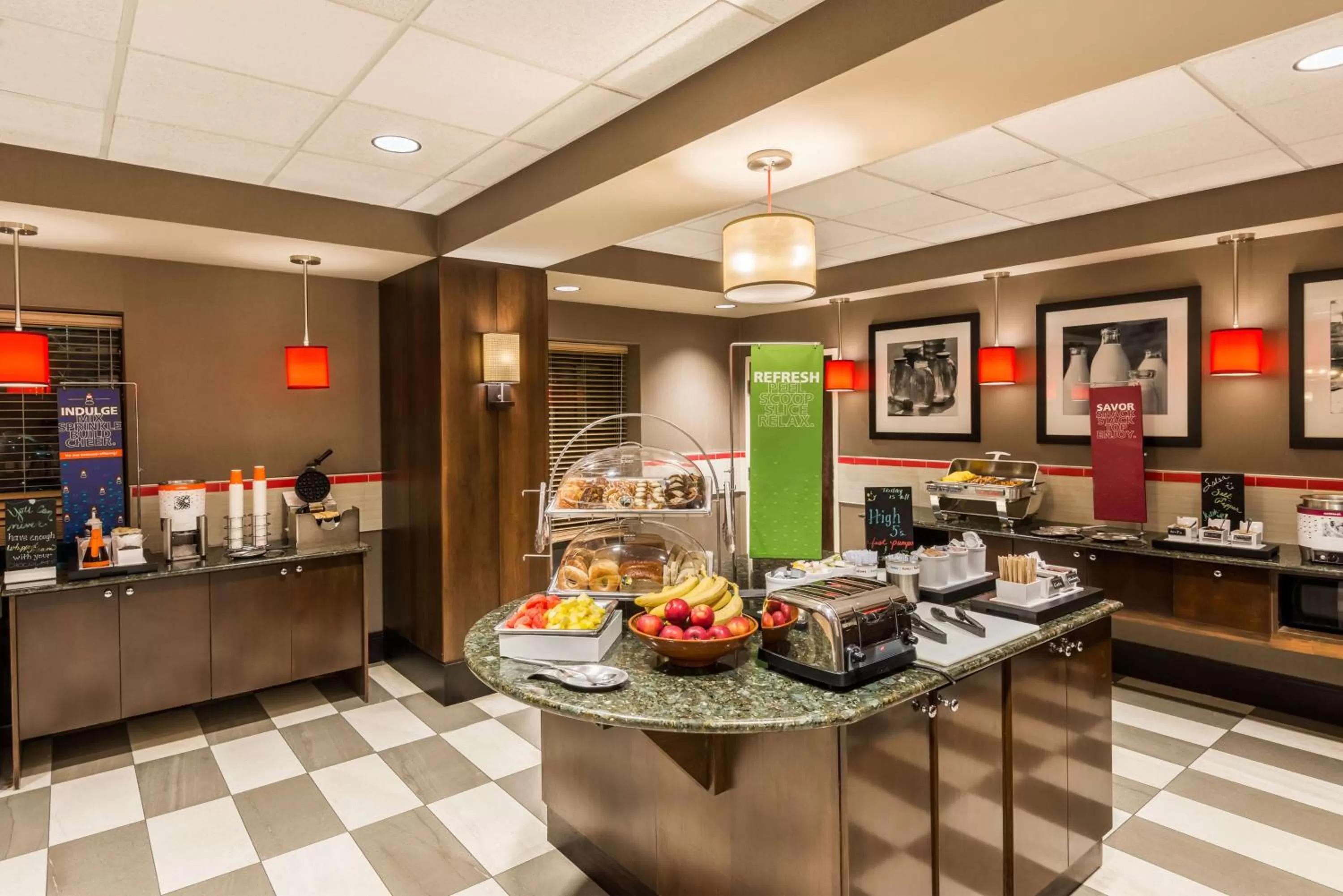 Breakfast in Hampton Inn & Suites Columbus Polaris