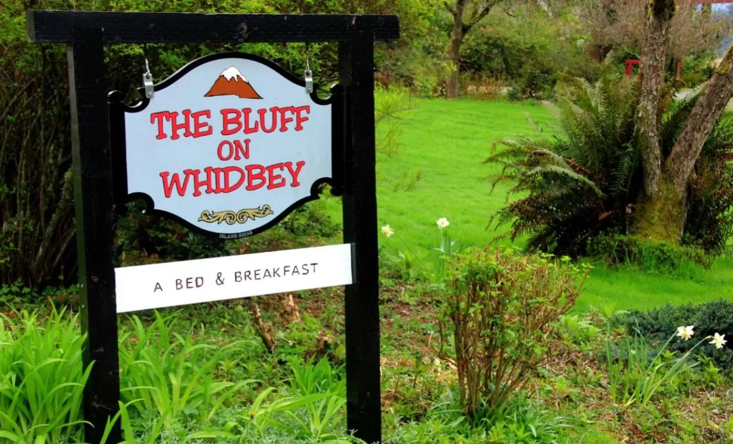 Facade/entrance in The Bluff on Whidbey