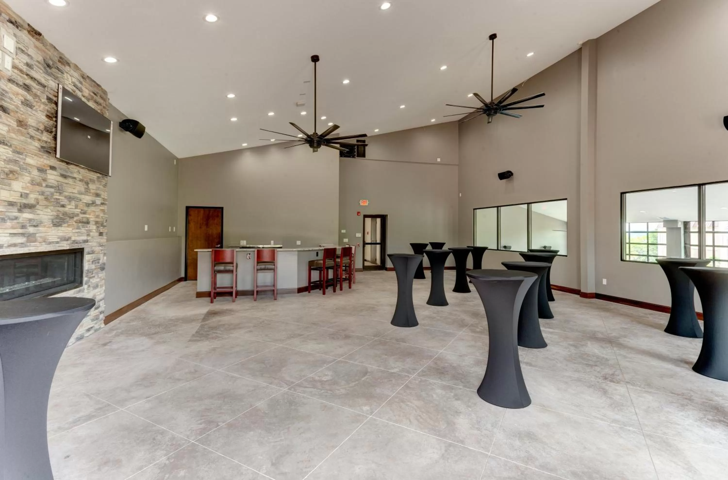 Lounge or bar in The Resort at Lake of the Ozarks