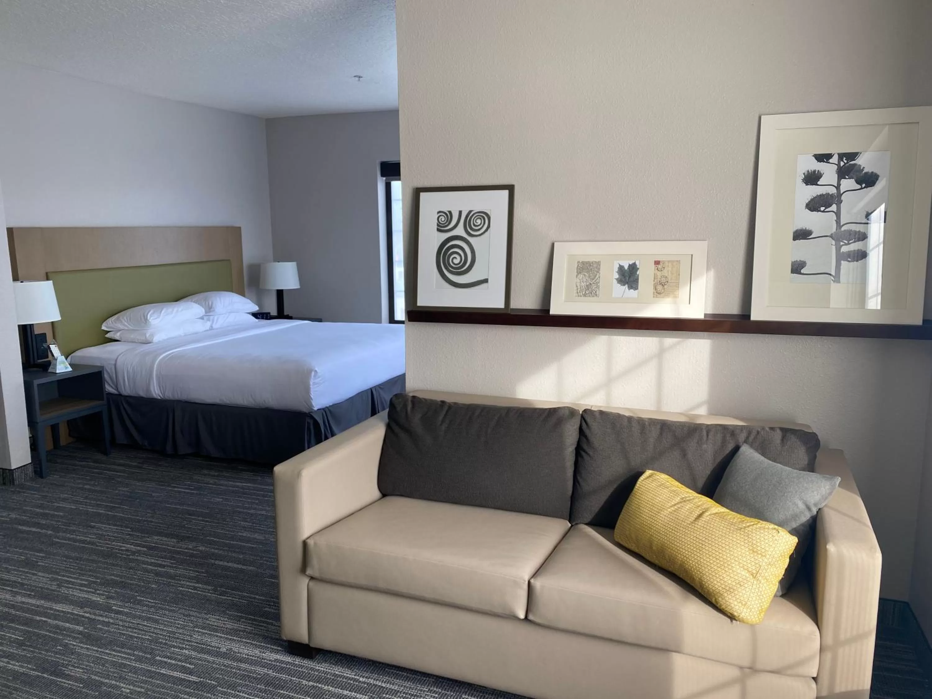 Bed in Country Inn & Suites by Radisson, RJ Stadium - Tampa Airport East