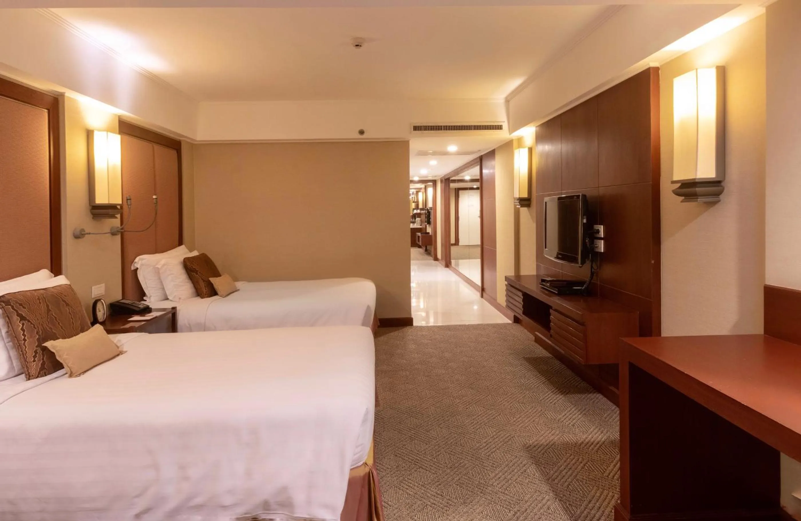 Bedroom, Bed in Dusit Thani Pattaya