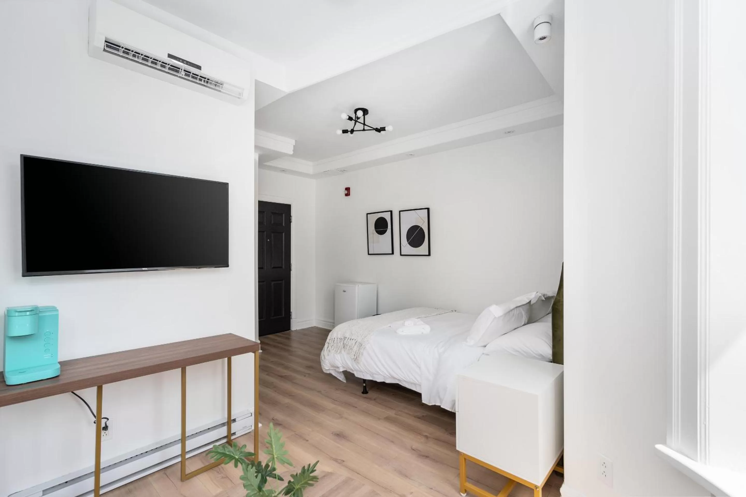 Bed in Le Penfield Par Nomade MTL