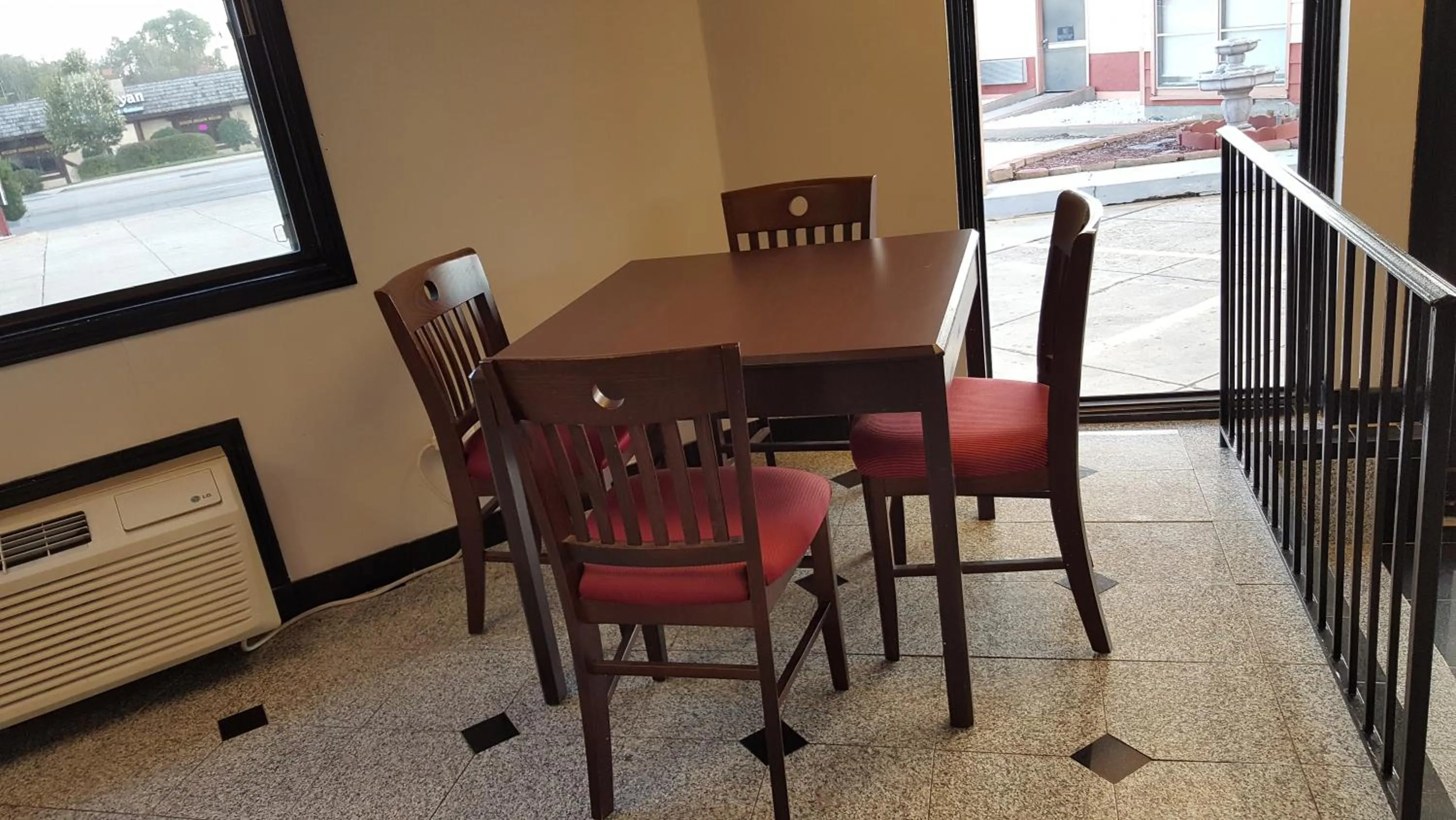 Continental breakfast in Gurnee Motel