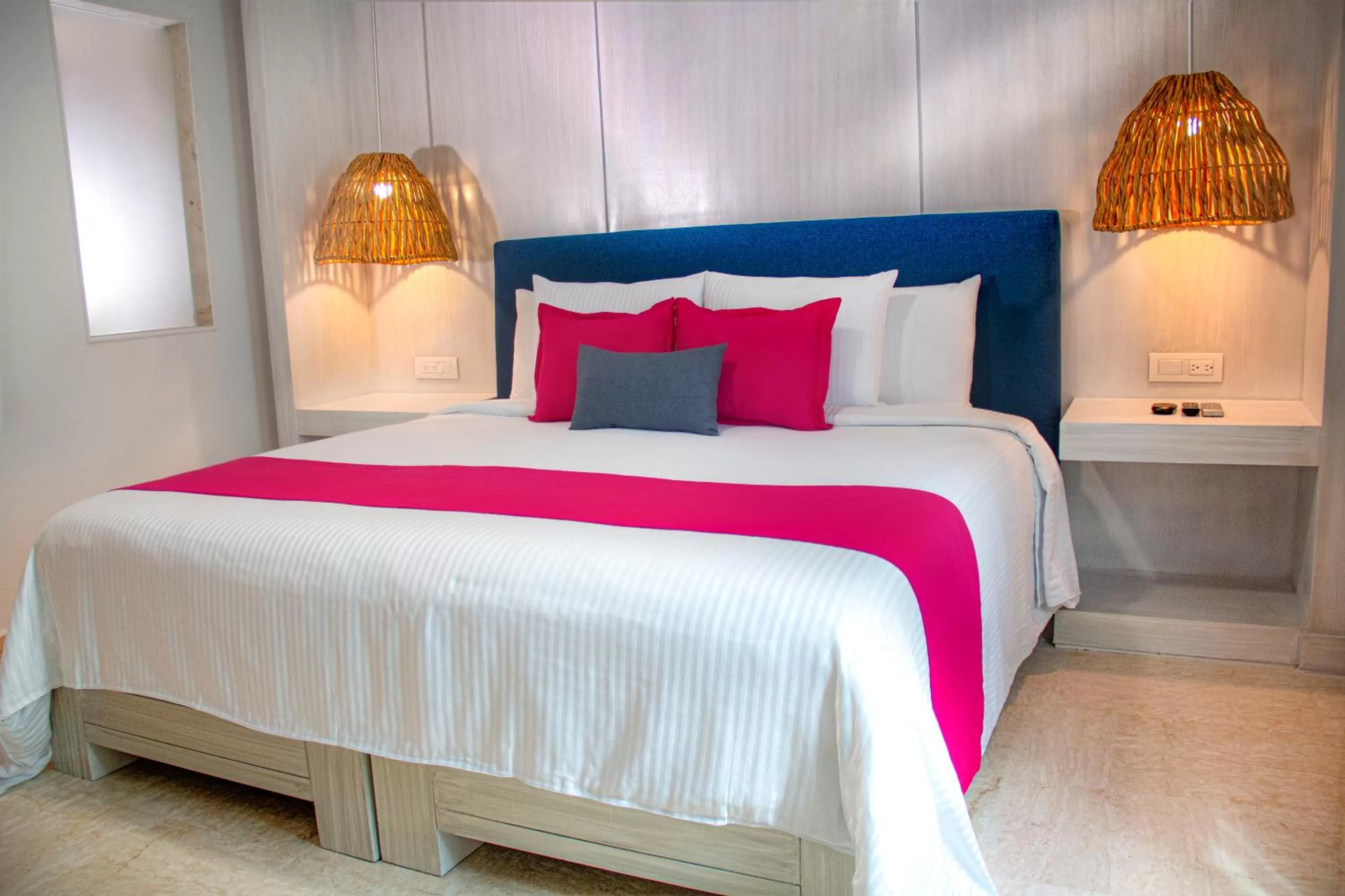 Photo of the whole room, Bed in Hotel The Palm