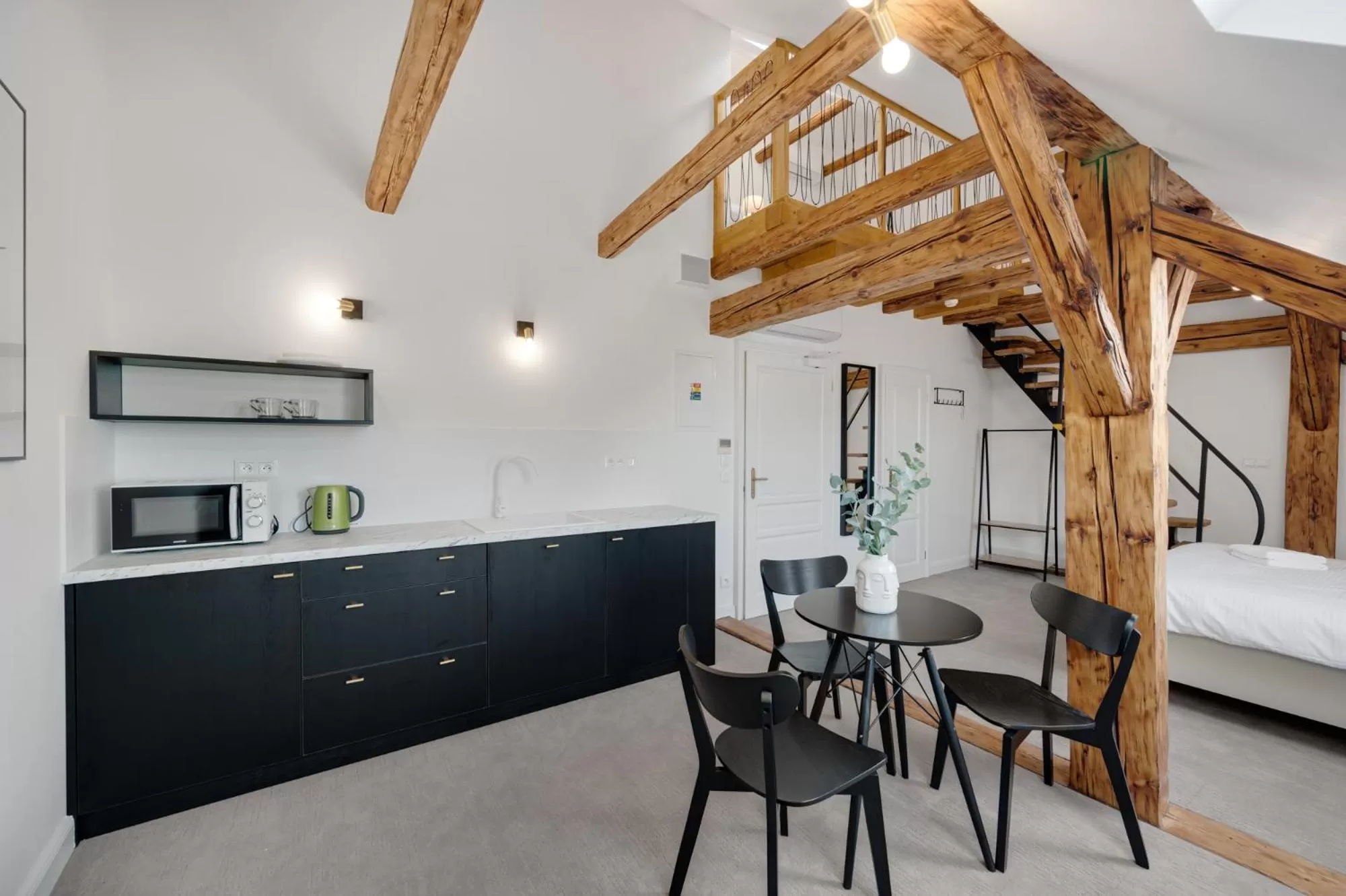 Kitchen or kitchenette, Bed in Palace Apartments