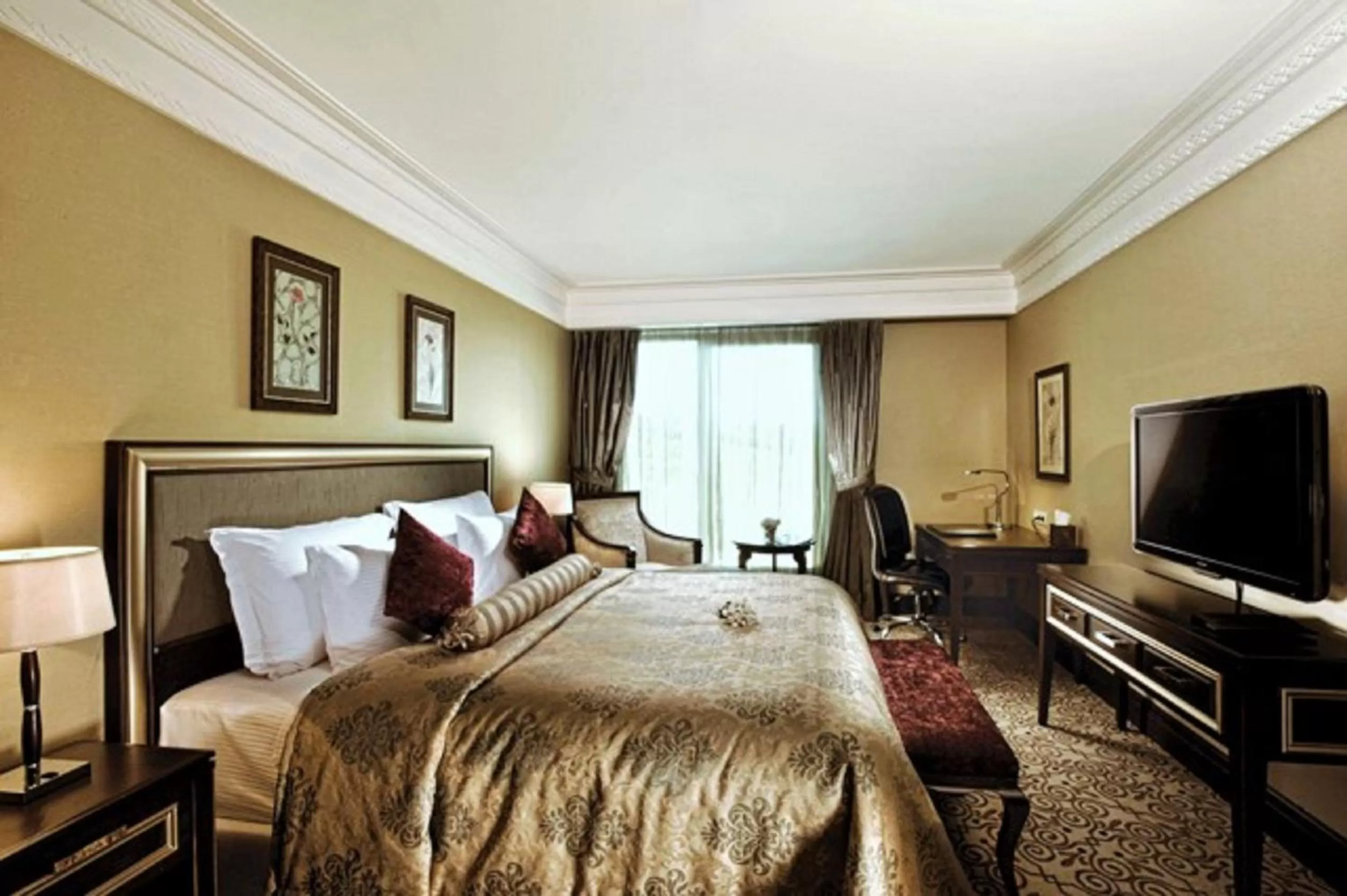 Photo of the whole room, Bed in Crowne Plaza Istanbul Asia by IHG