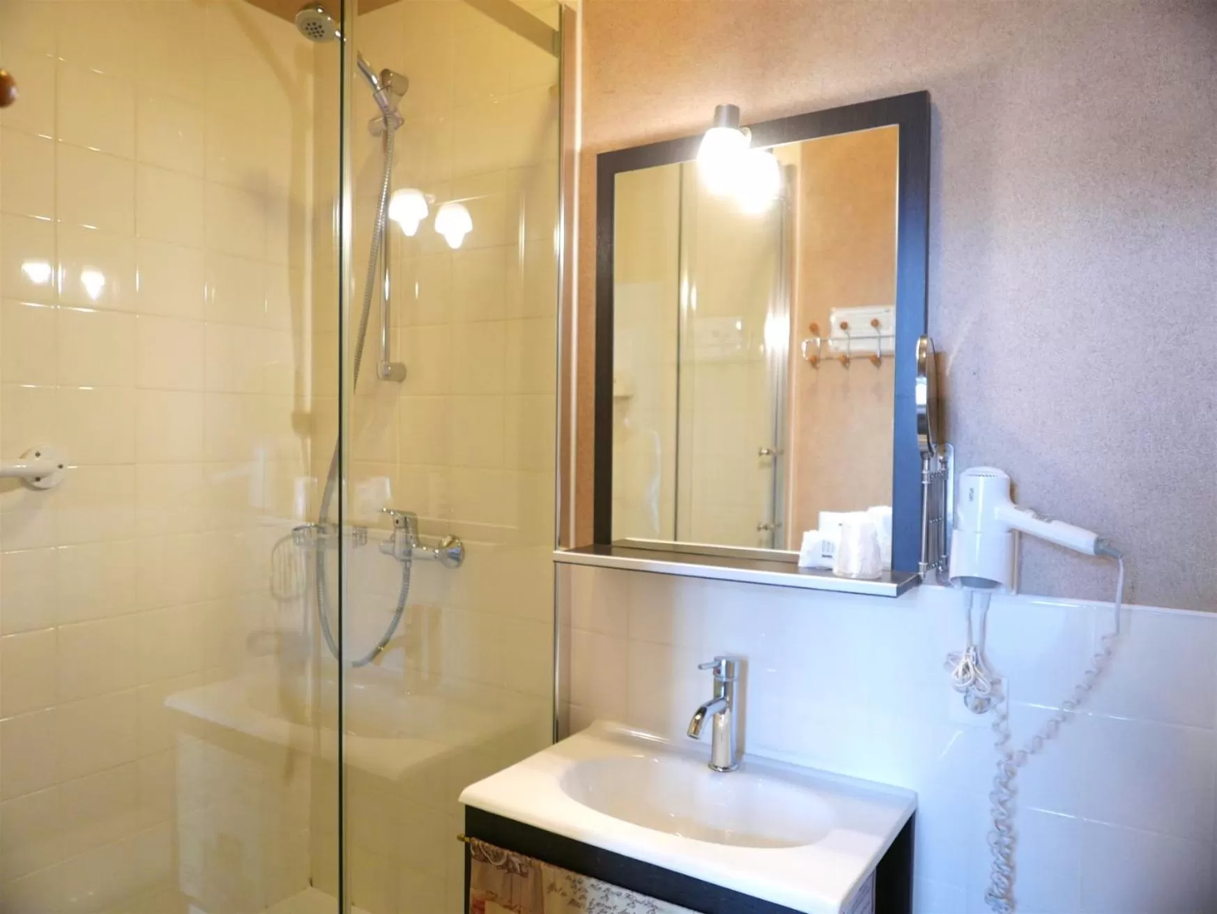 Other, Bathroom in Hôtel Mille et une Feuilles