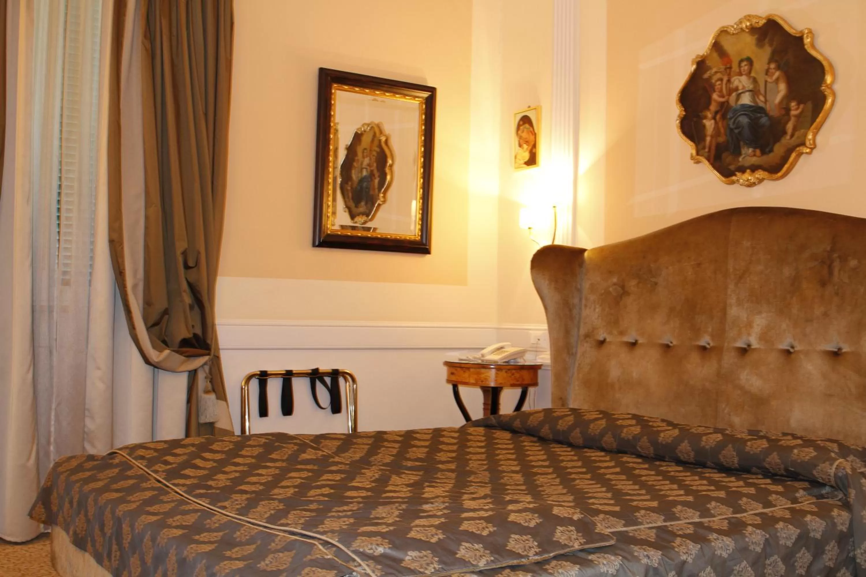 Bed in Boutique Hotel Trevi