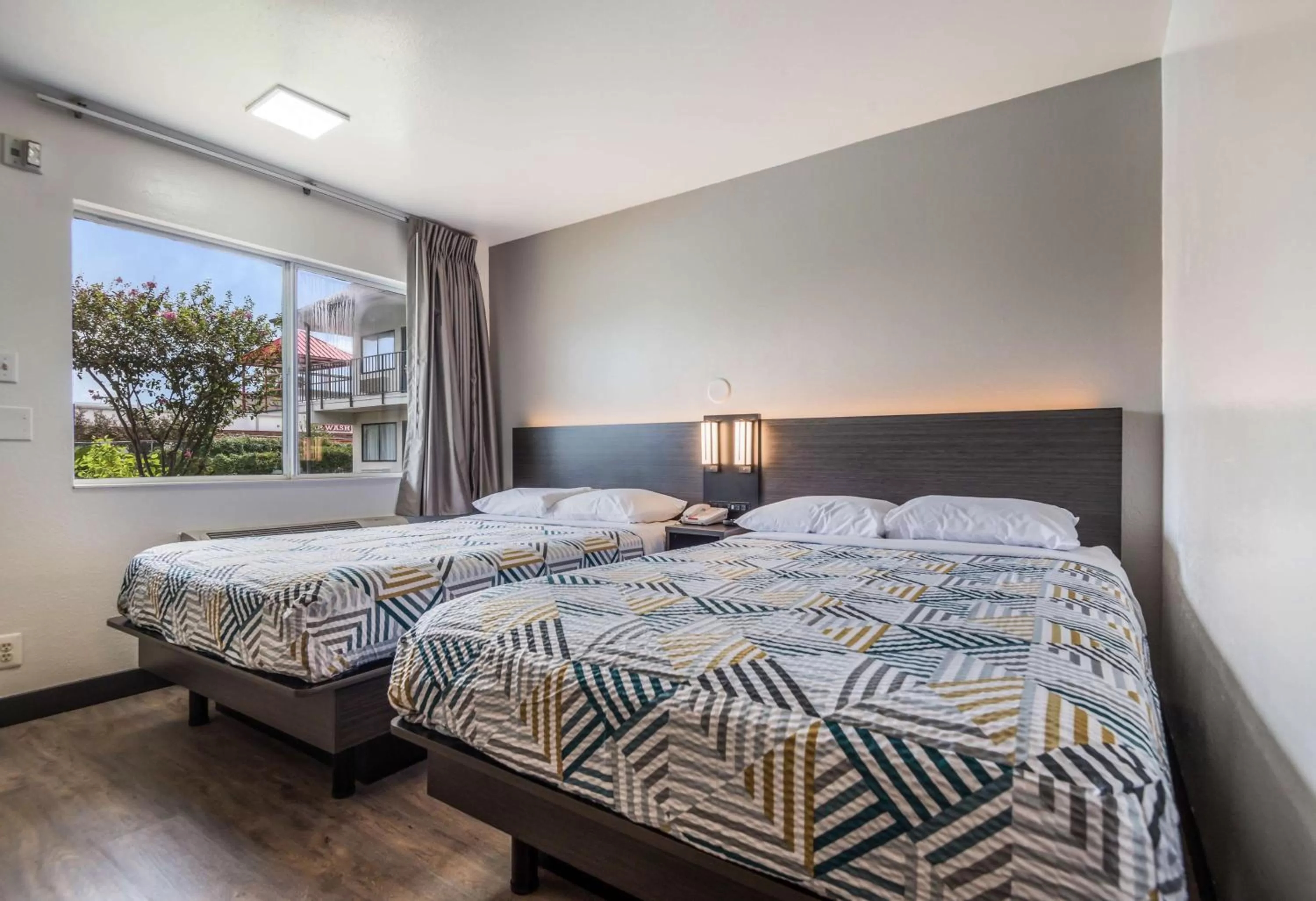 Photo of the whole room, Bed in Motel 6-College Station, TX - Bryan