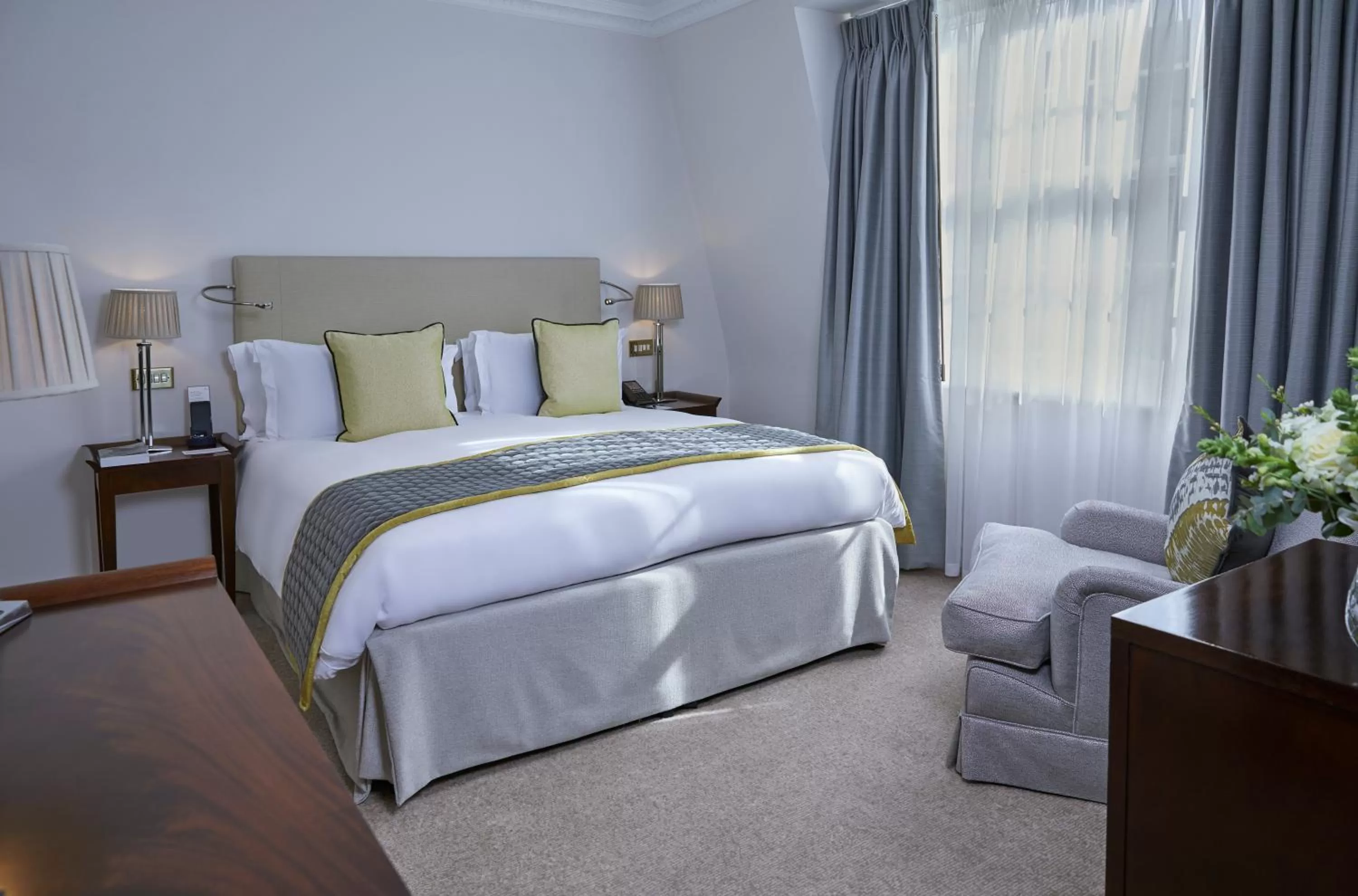 Photo of the whole room, Bed in Dukes London