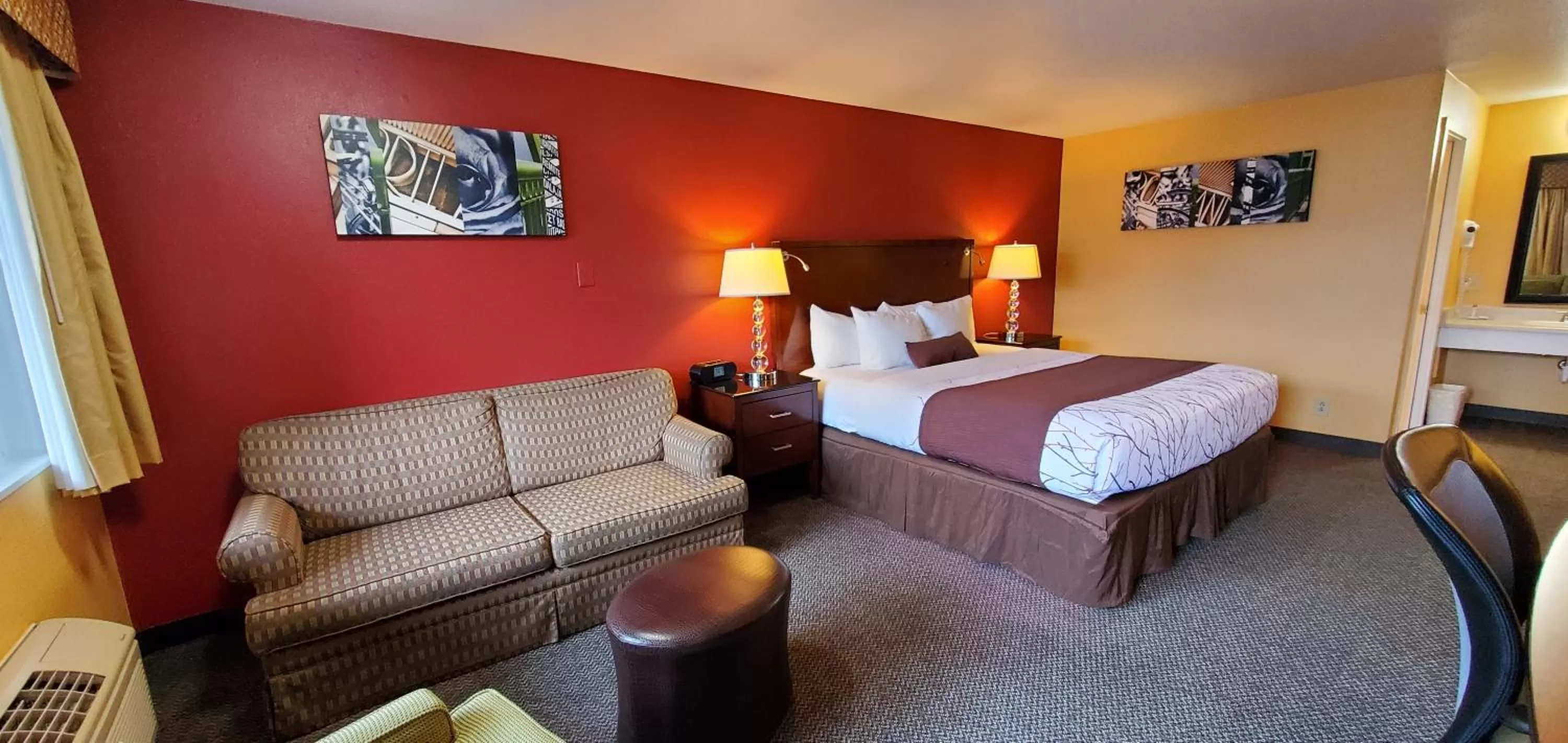 Photo of the whole room, Bed in Olympic Inn & Suites