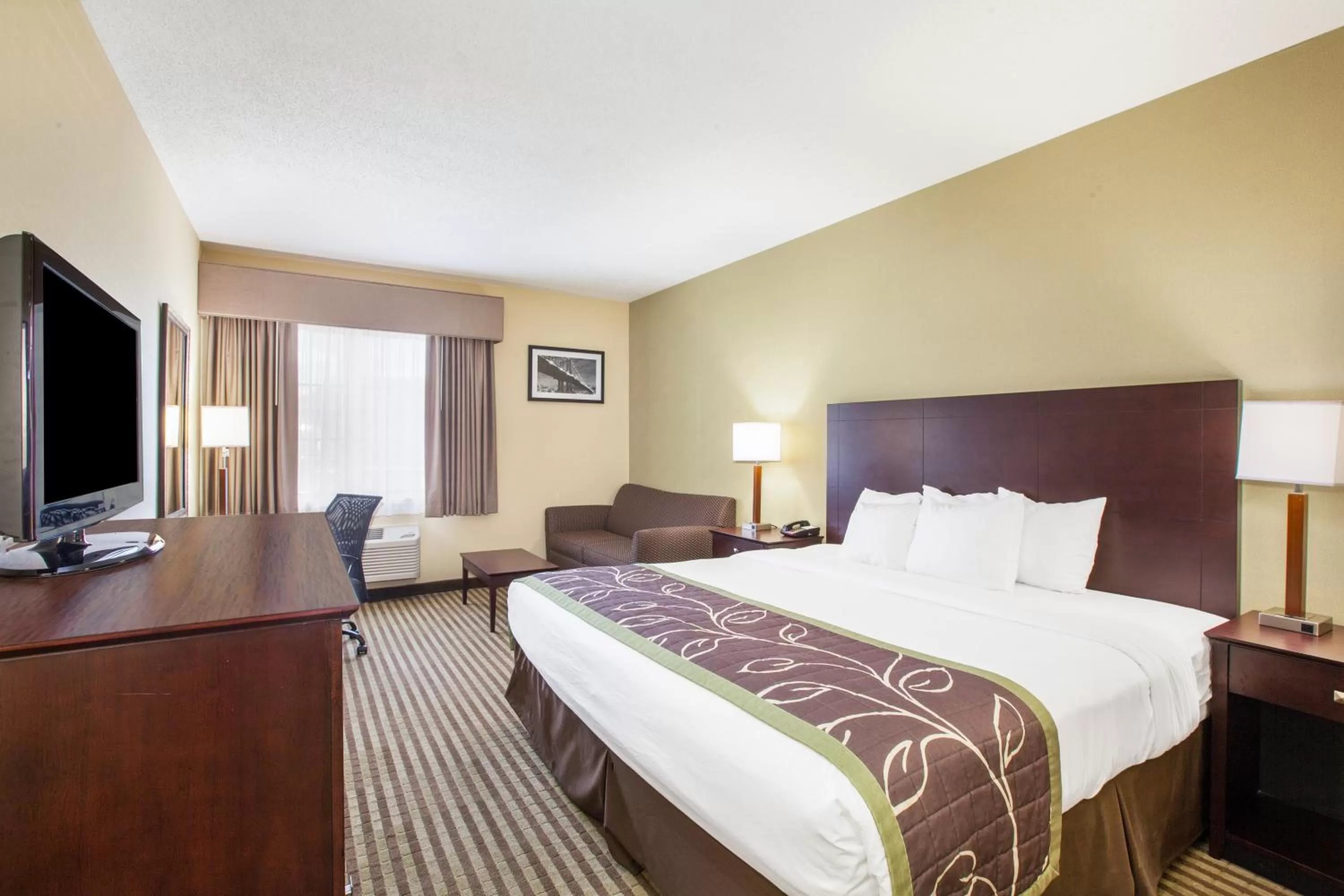 Photo of the whole room, Bed in Quality Inn Brewerton - Syracuse Oneida Lake Area