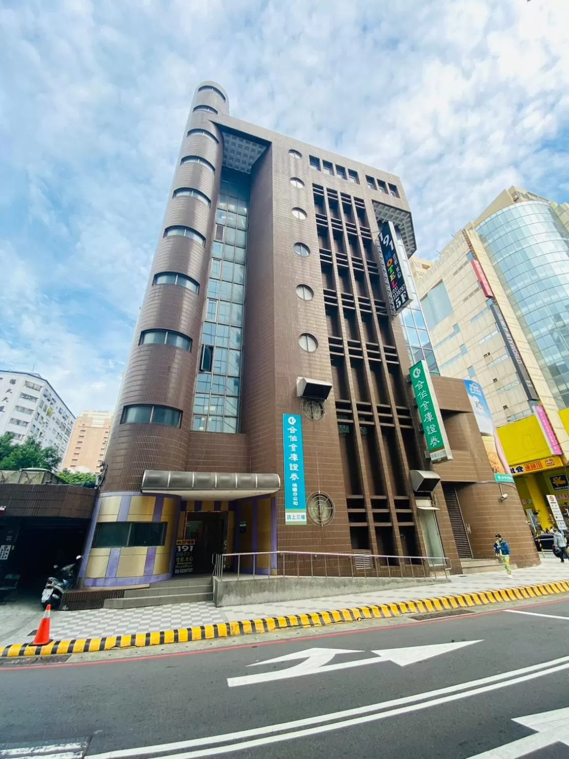 Property building in 191 Hotel