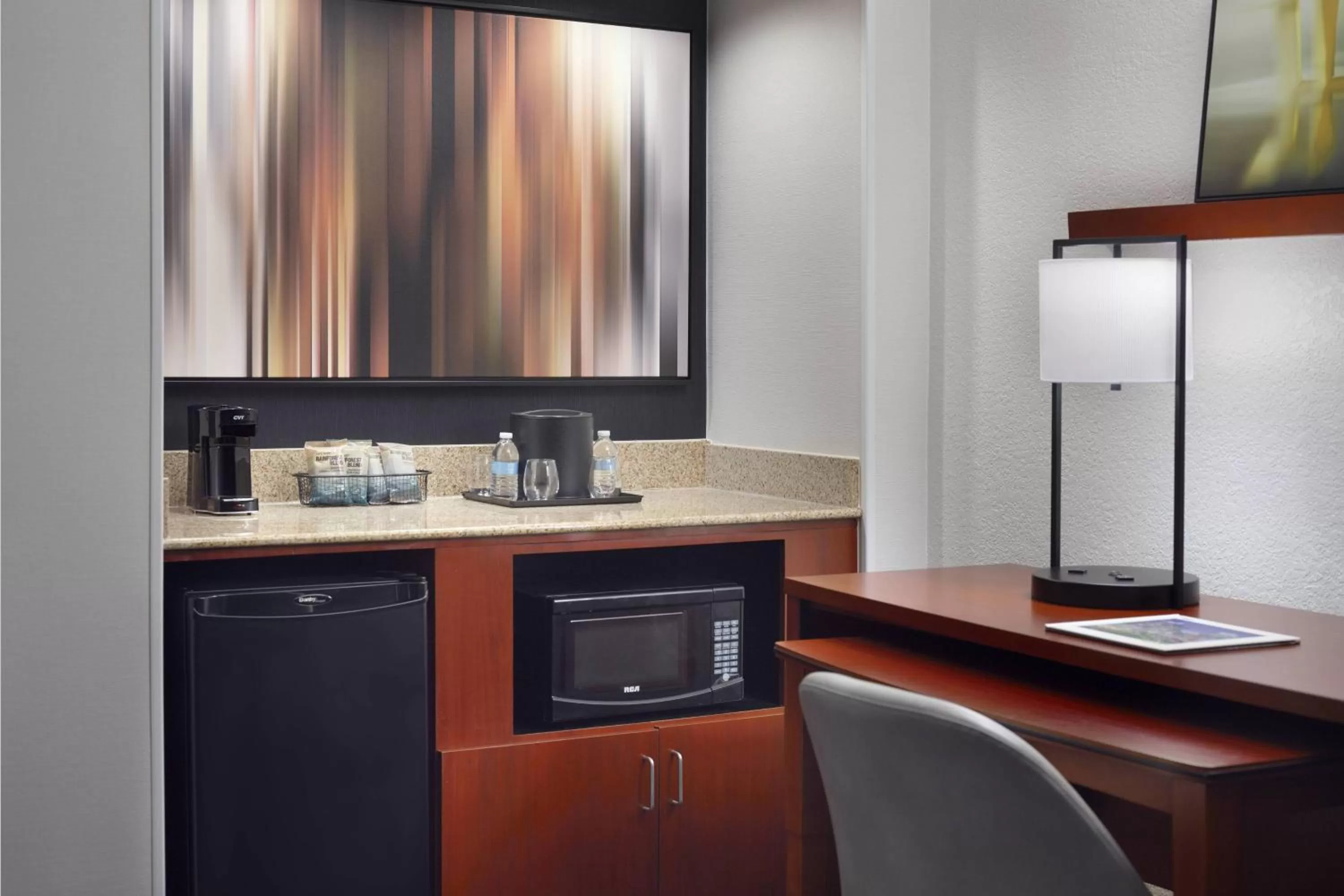 Photo of the whole room in Courtyard Charlotte Arrowood