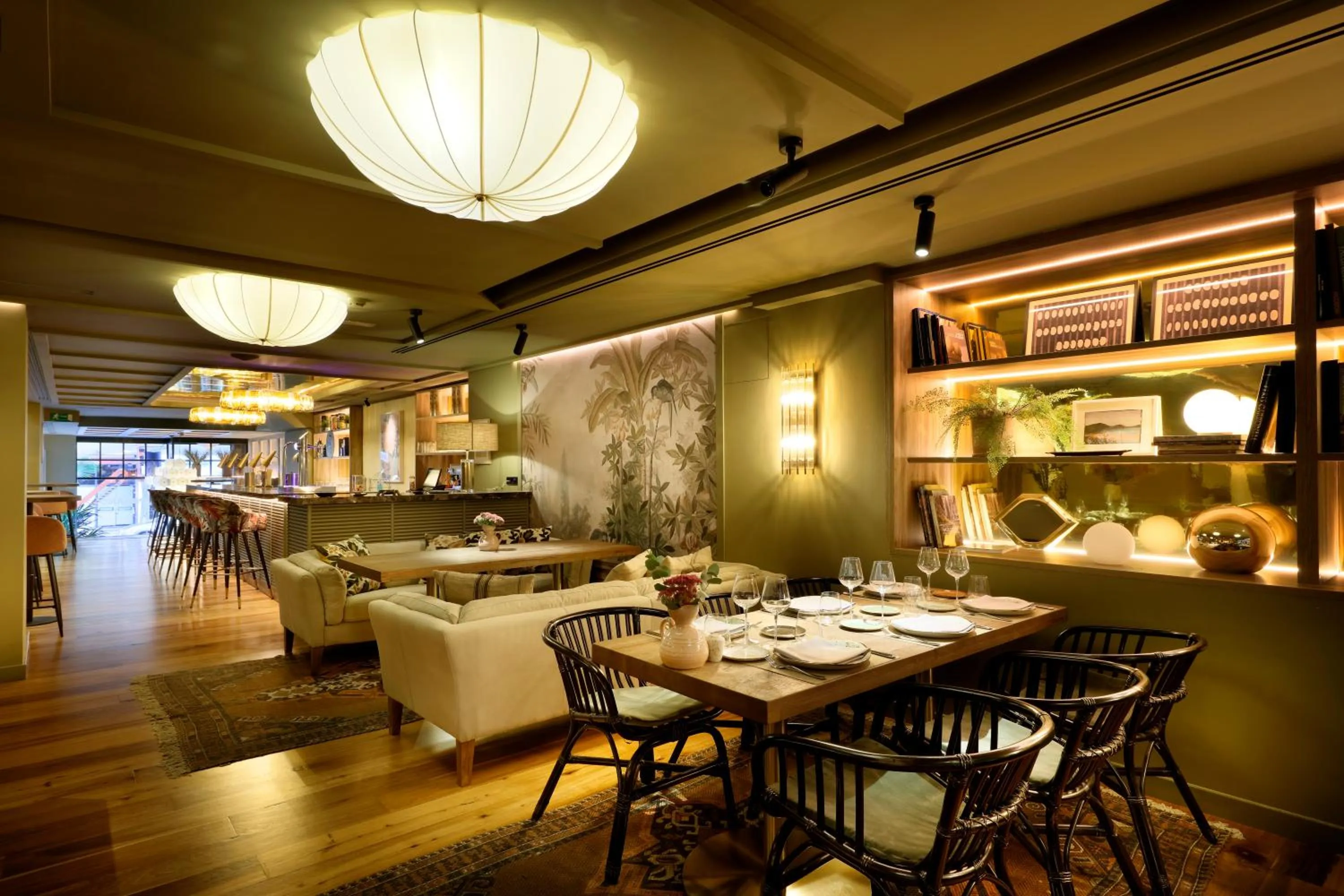 Restaurant/places to eat in Barceló Oviedo Cervantes