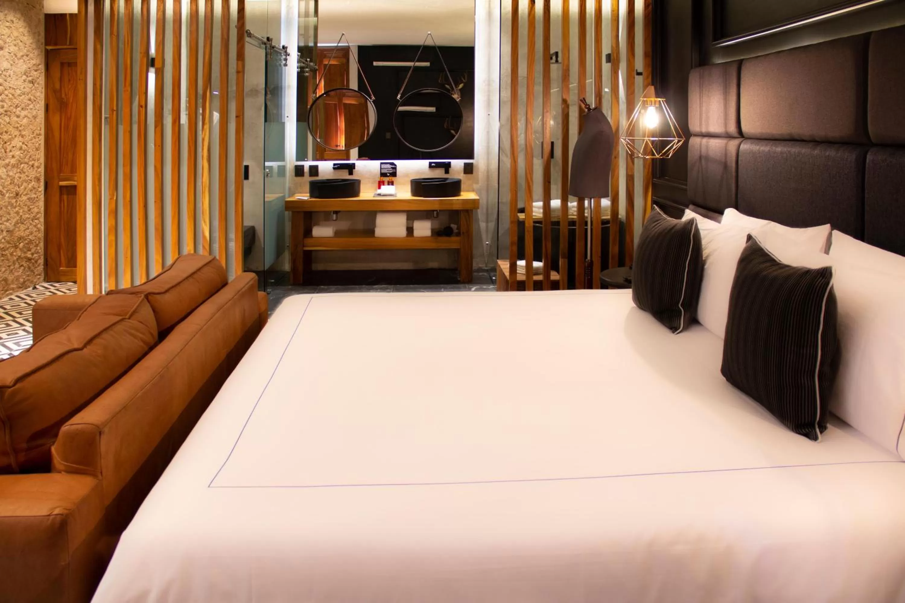 Bed in Diez Diez Collection