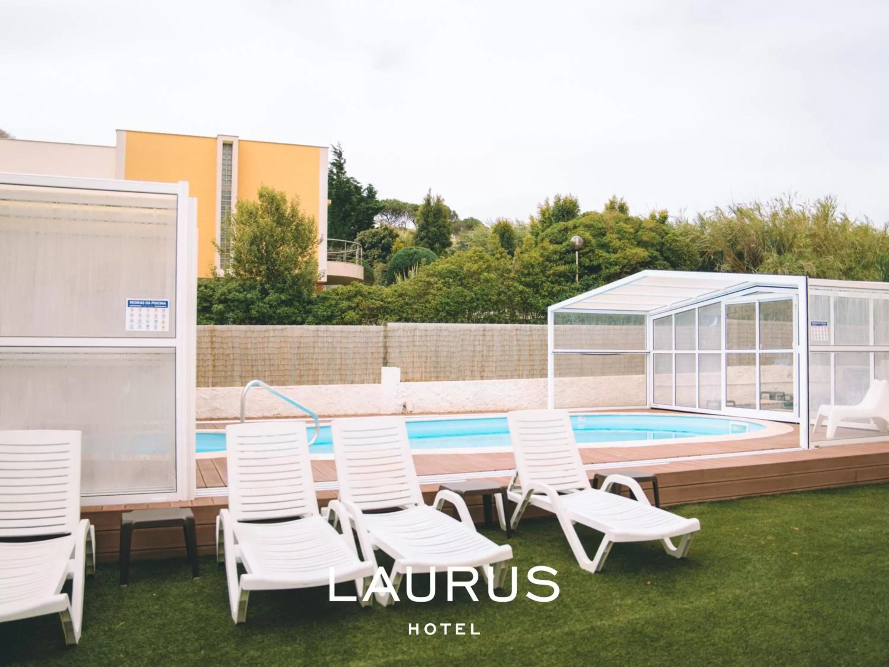 Swimming pool in Laurus Hotel