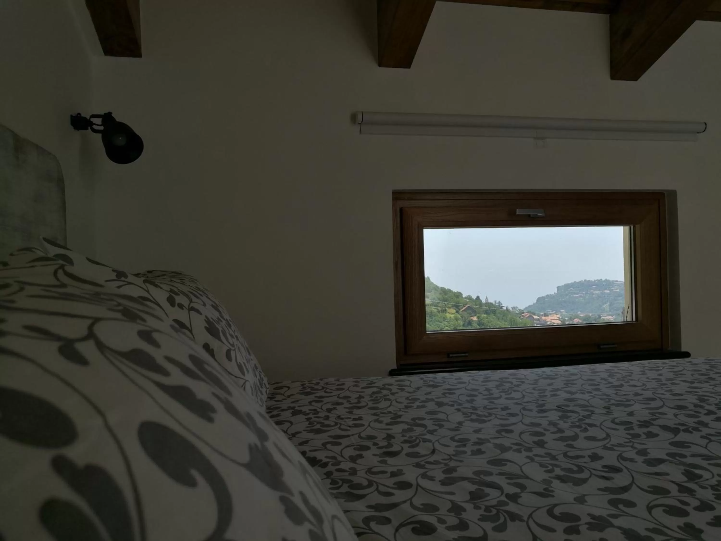 Bedroom, Bed in Songbird