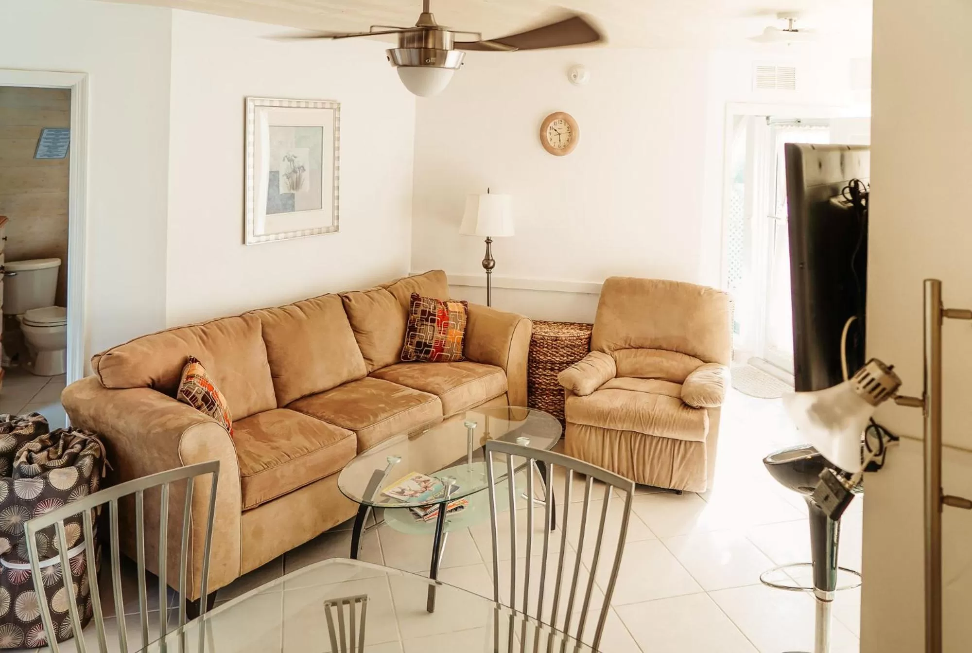 Living room in Pyramids in Florida