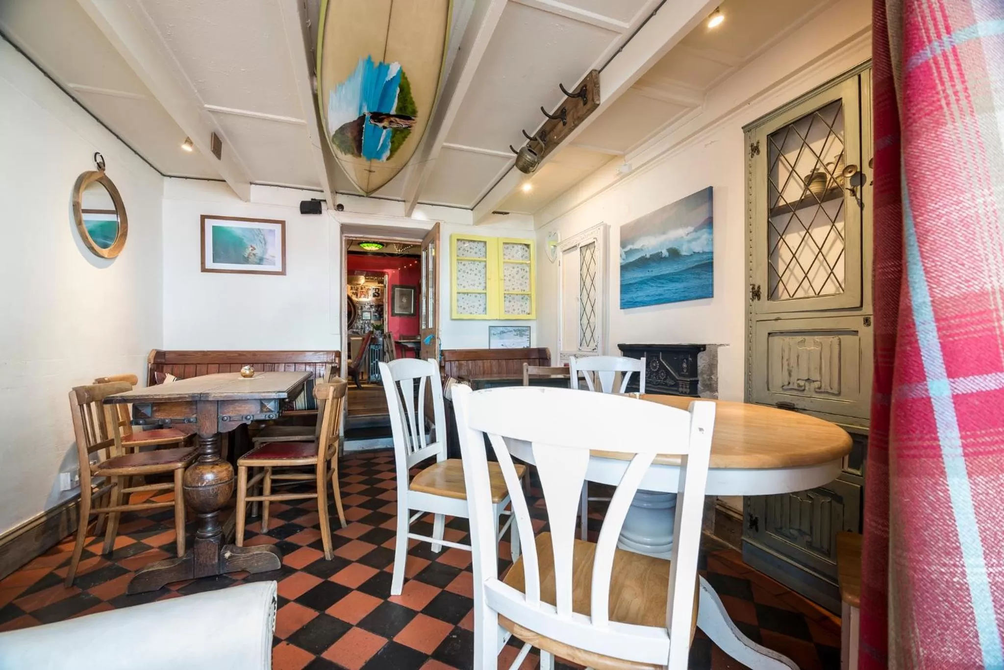 Restaurant/Places to Eat in Manorbier Castle Inn Sunset Room