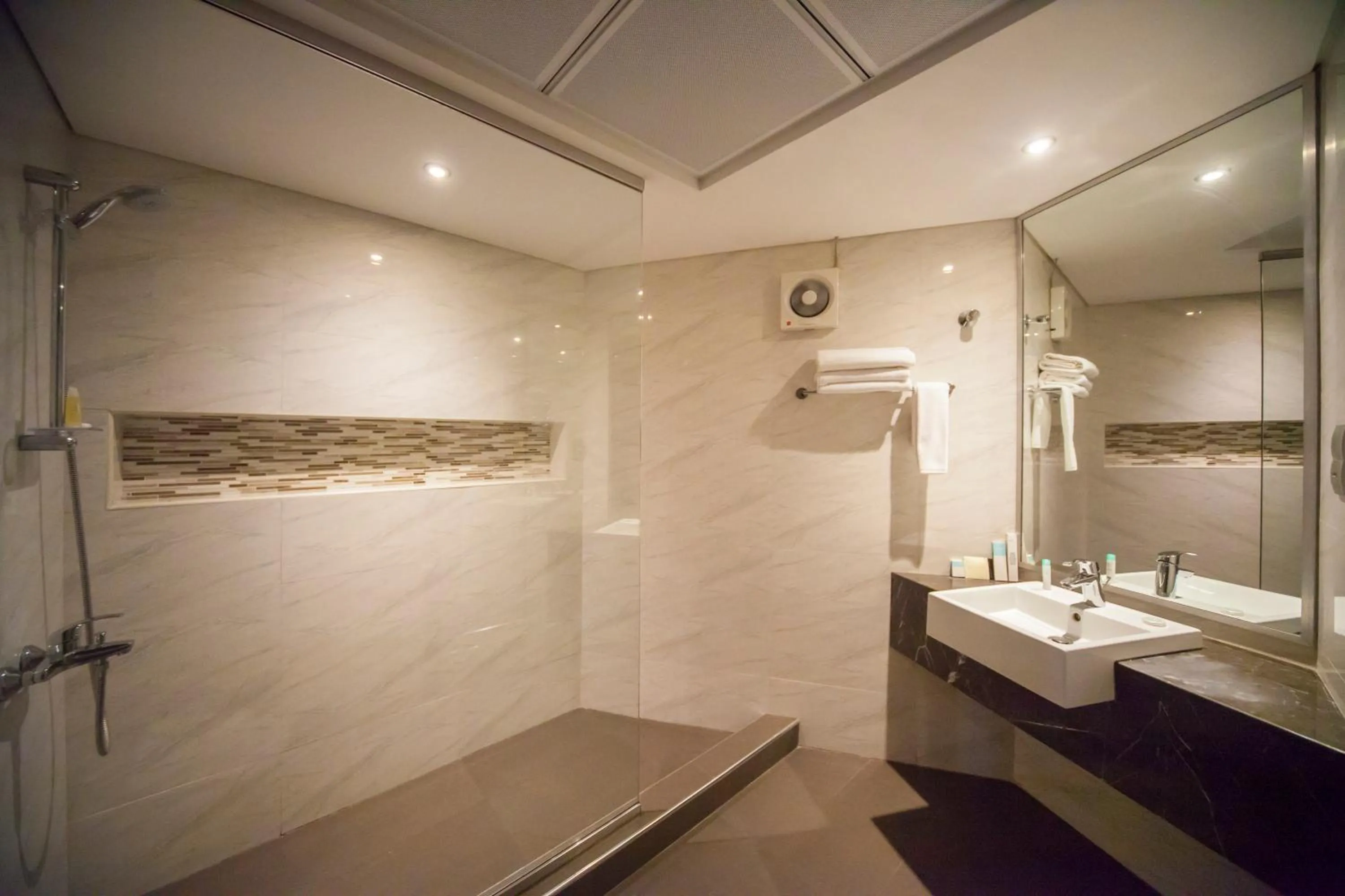 Bathroom in Pearl Hotel & Spa