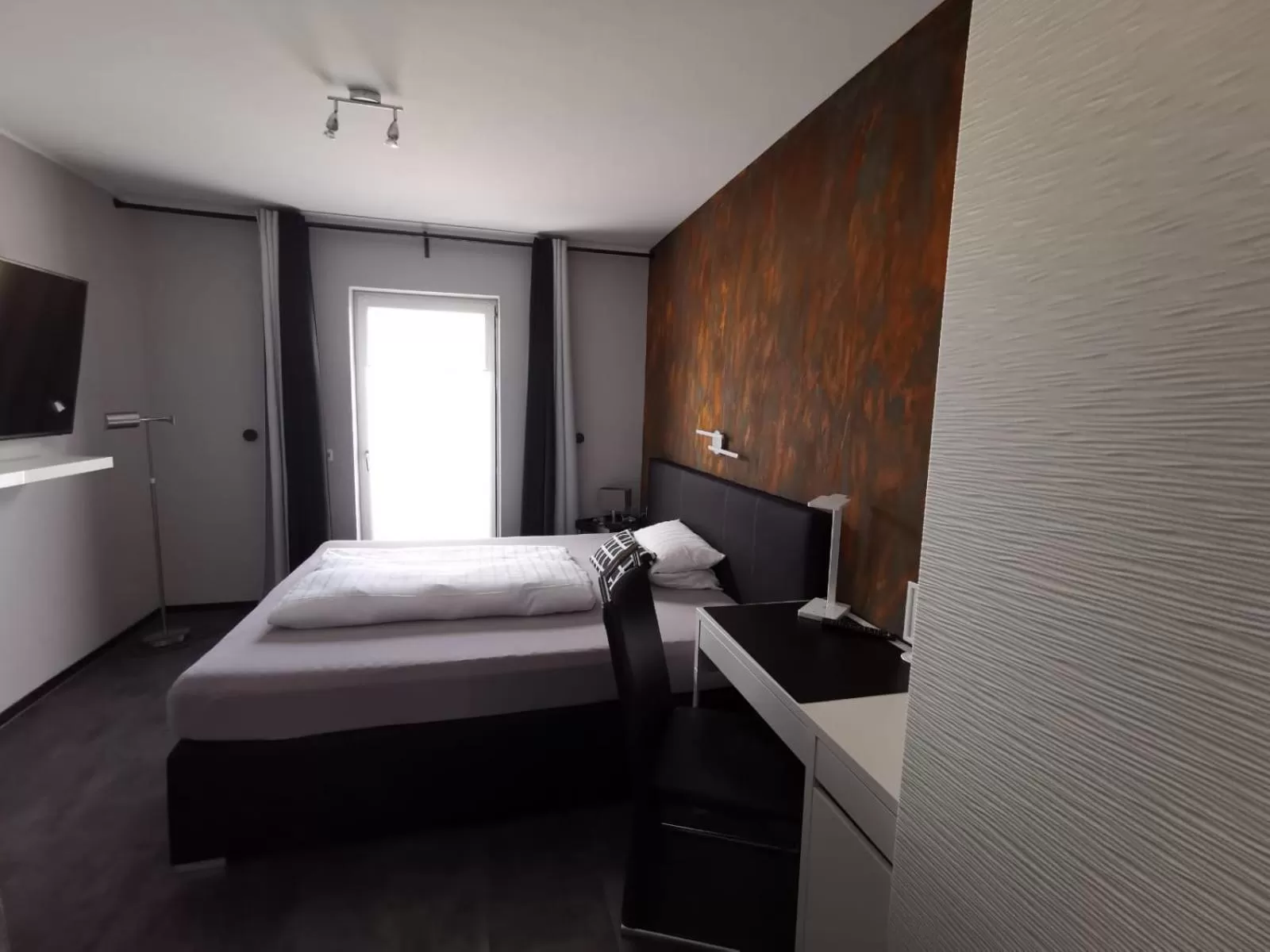 Photo of the whole room, Bed in Hotel Come In