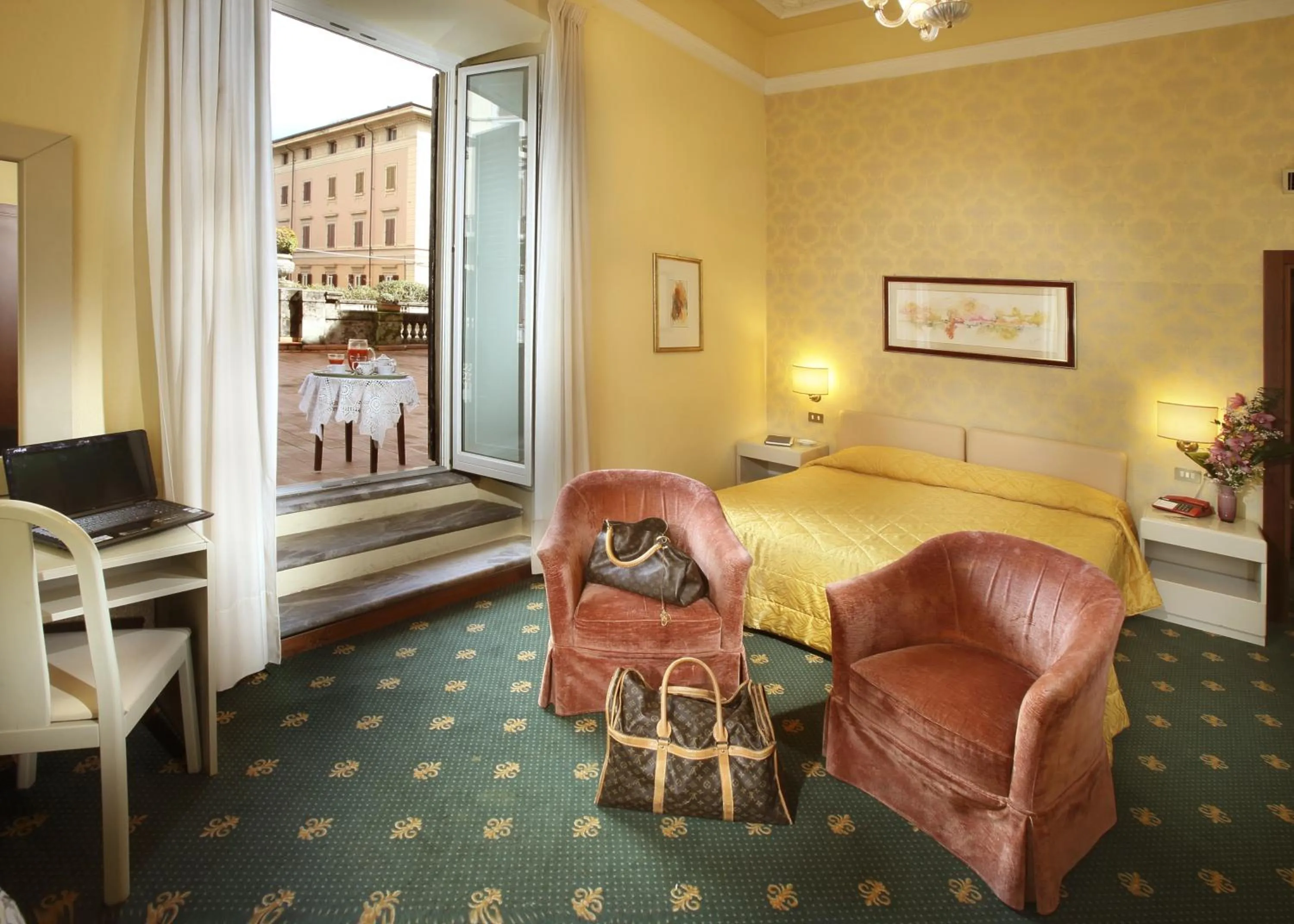 Bedroom in Grand Hotel Plaza & Locanda Maggiore