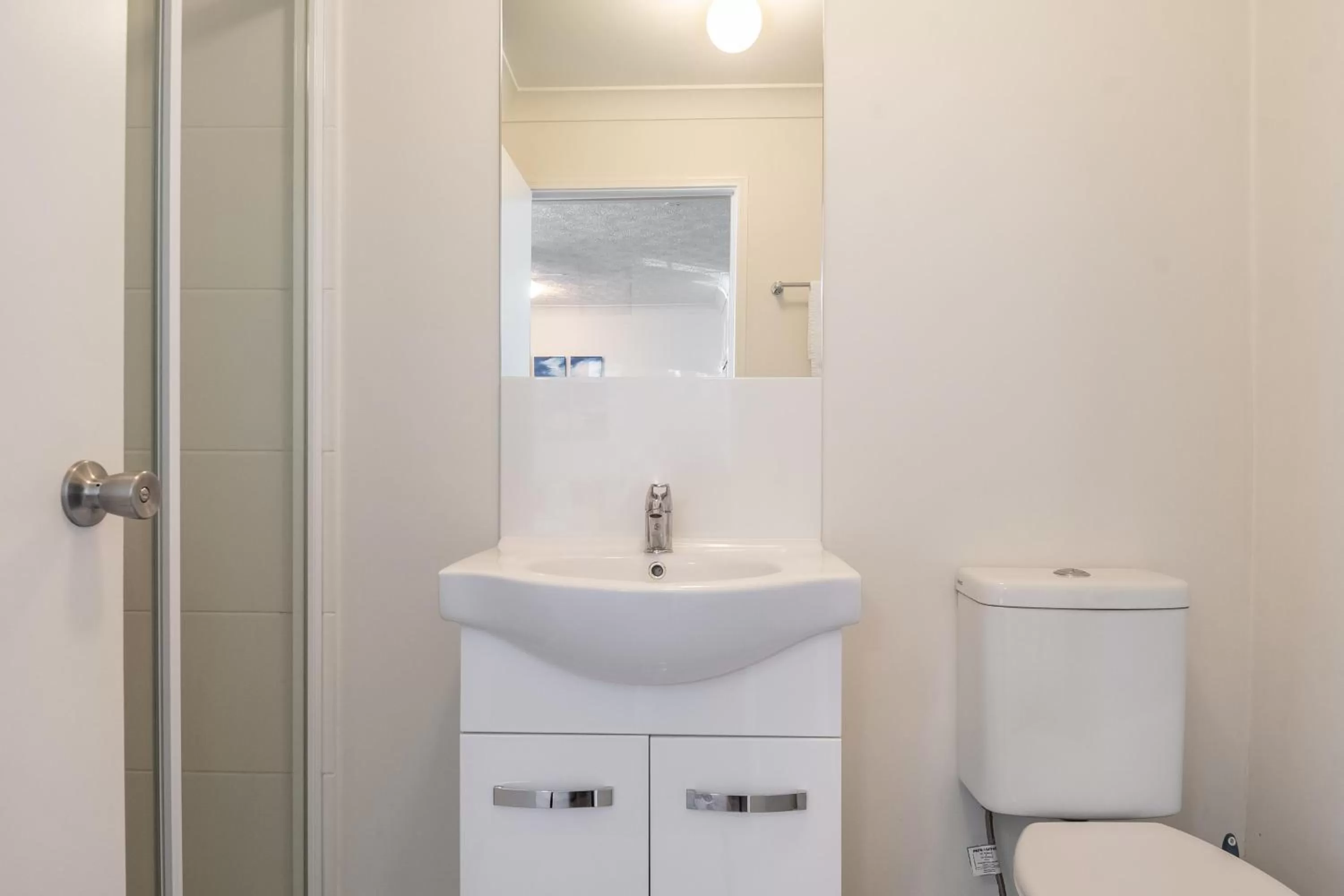 Shower in Byron Central Apartments