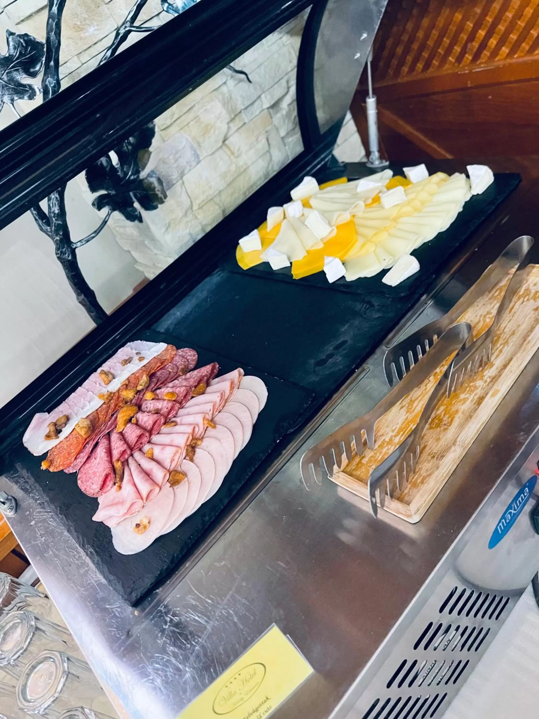 Food and drinks in Villa Hotel