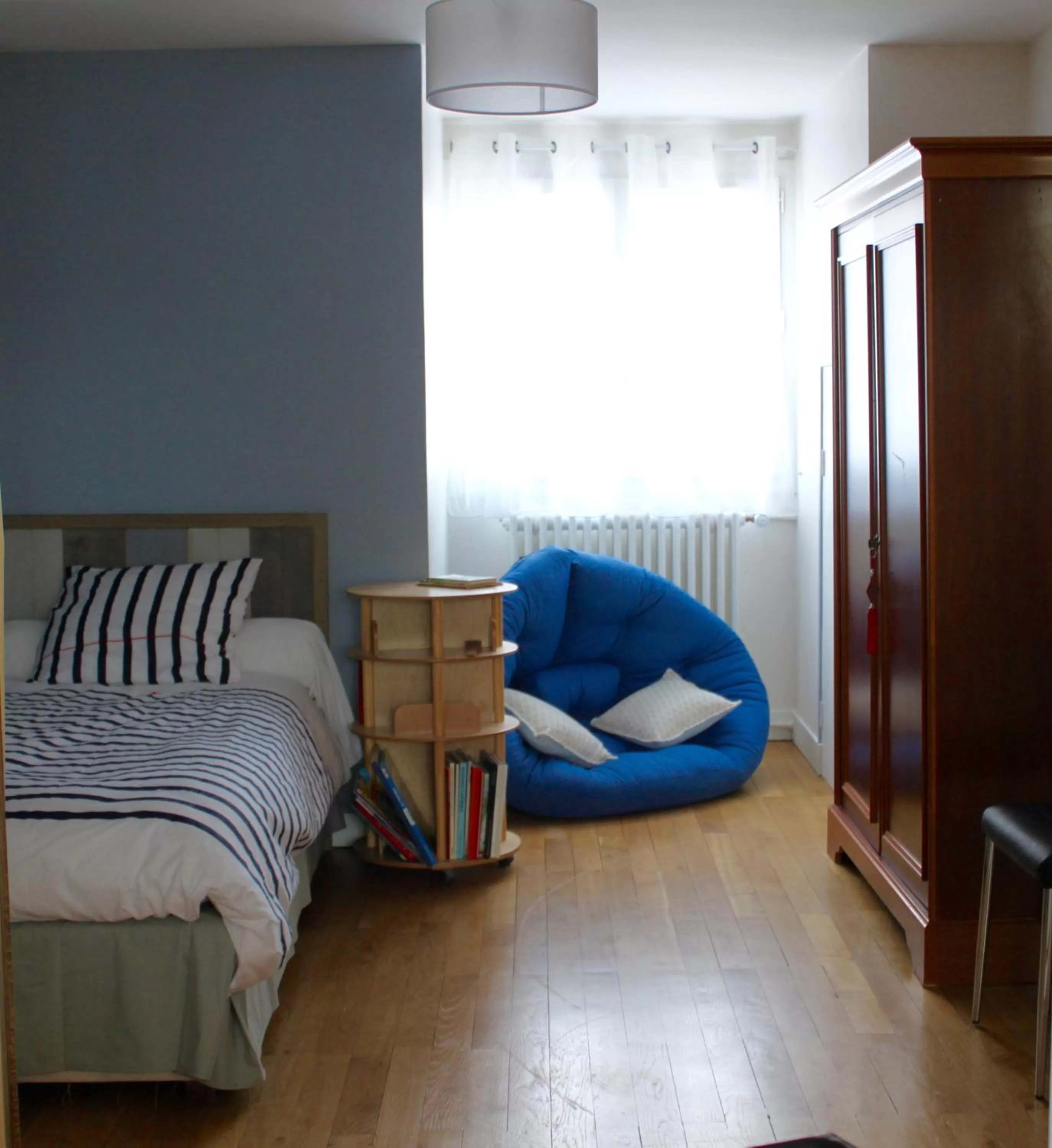 Photo of the whole room, Bed in Au Coeur De Beauvais