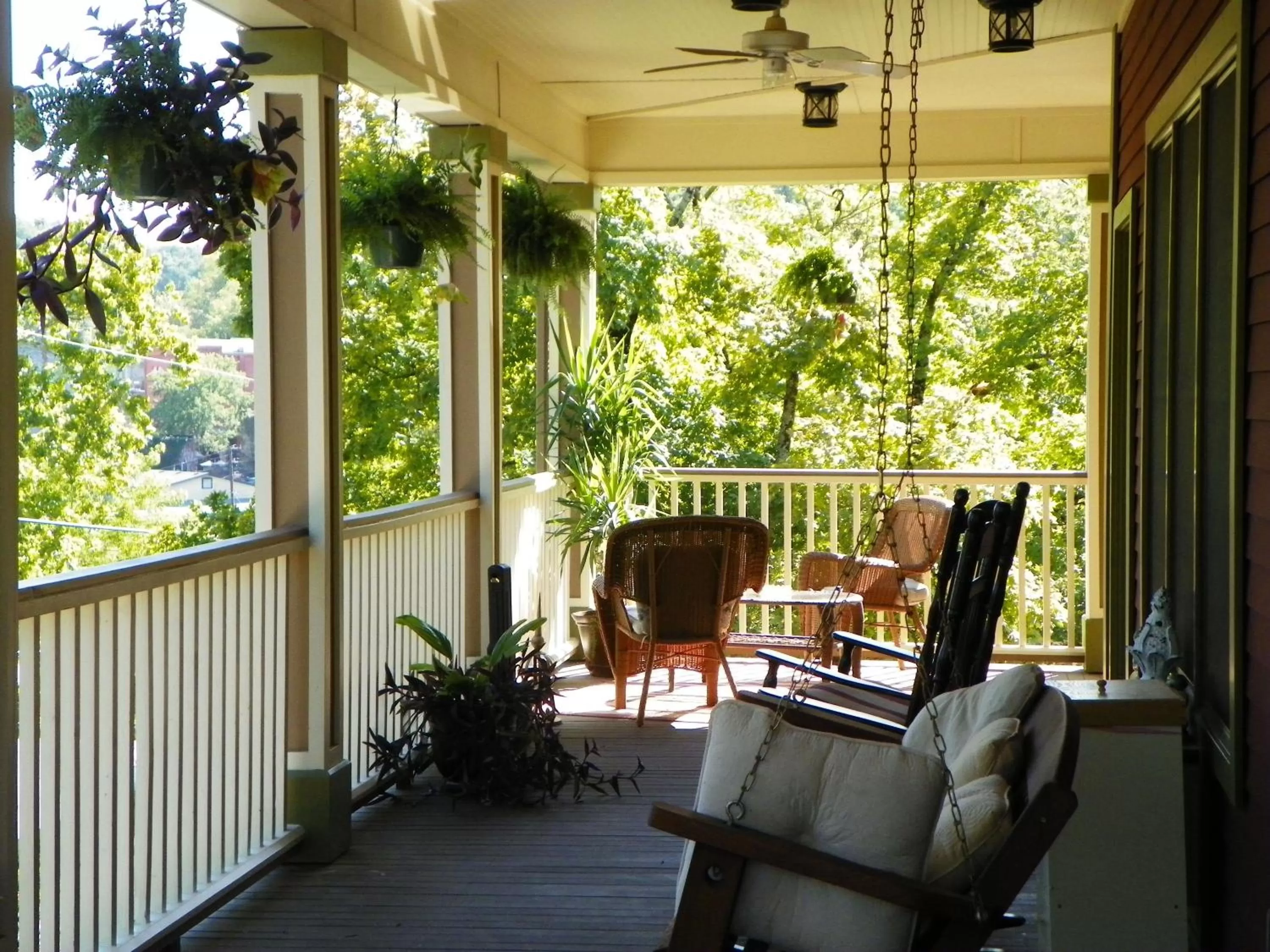 Patio in All Seasons Inn