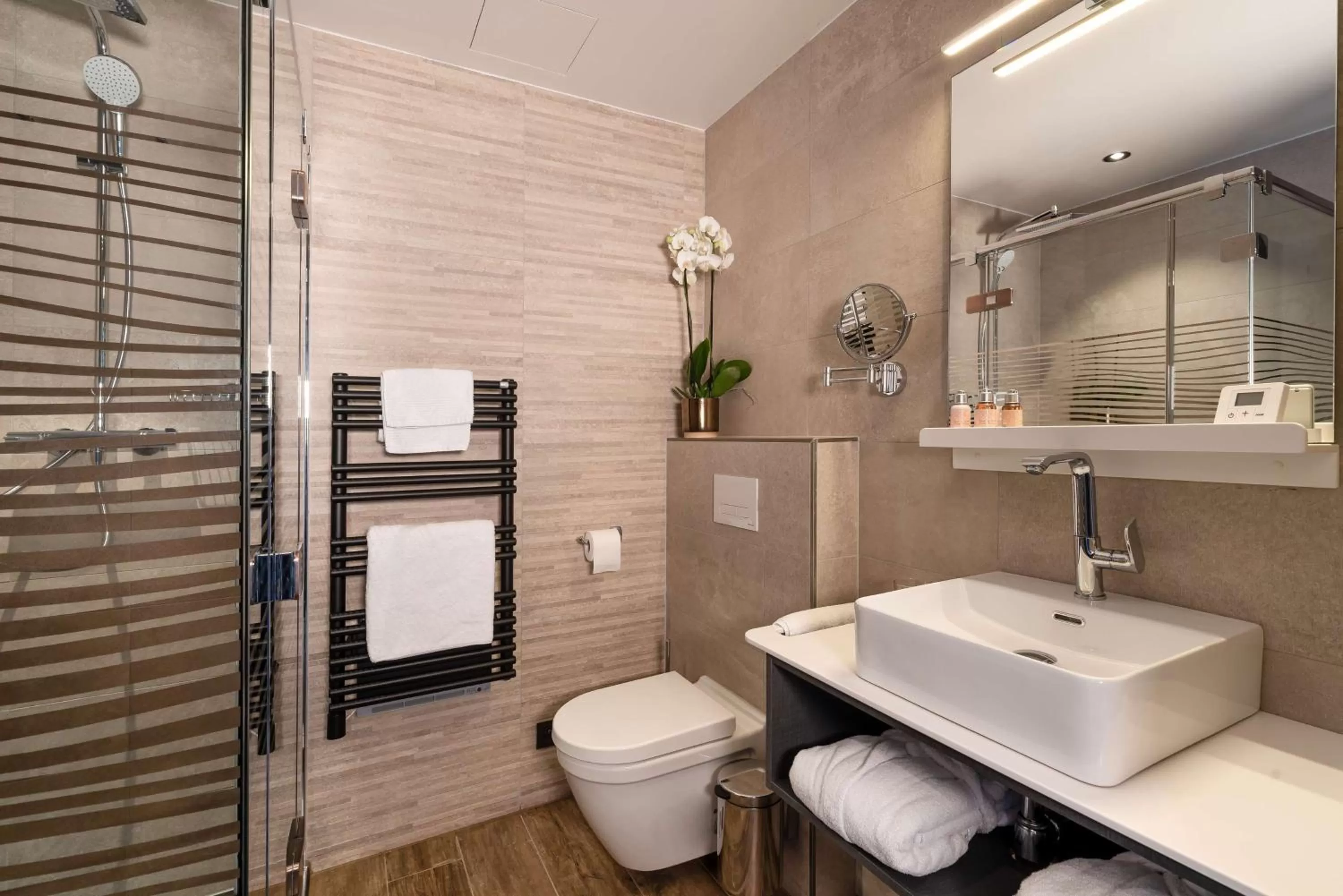 Bathroom in Golden Lakes Hotel